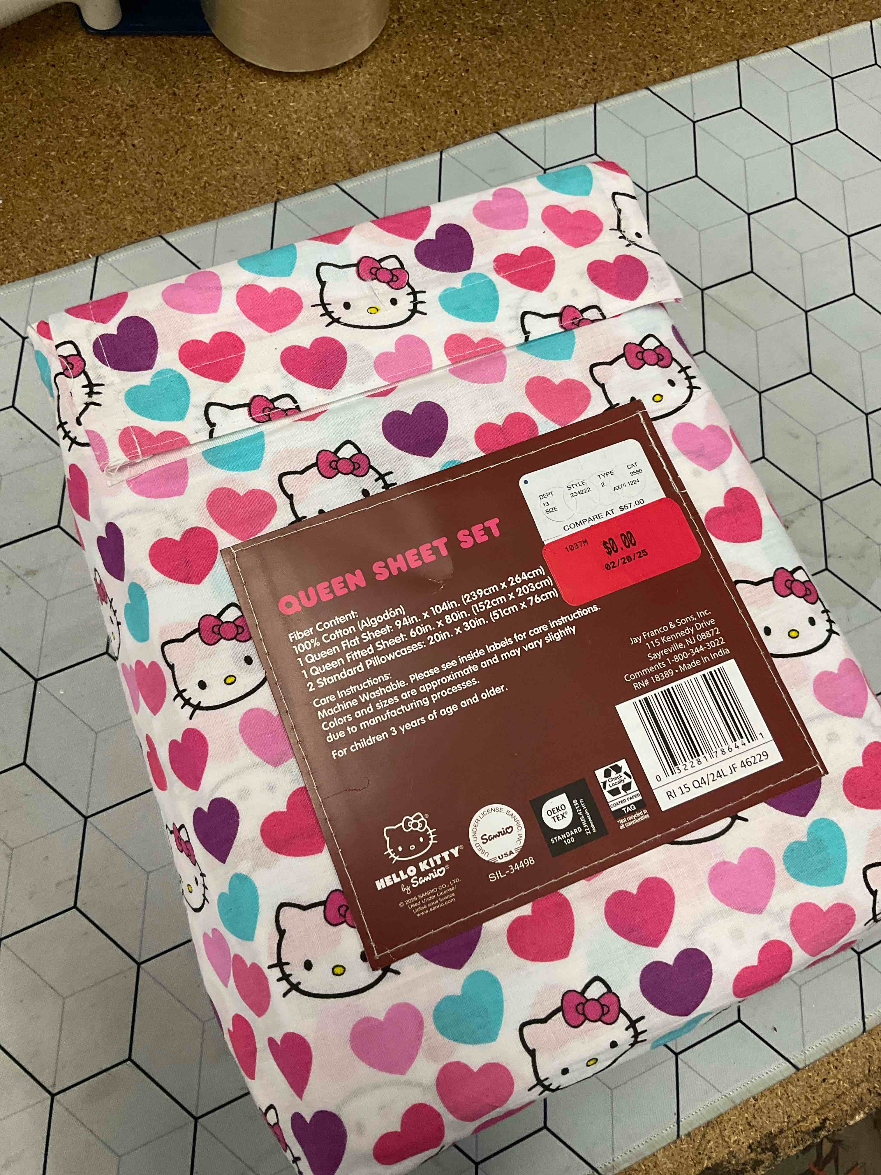 Condition photo showing Good Condition for queen sheet set 