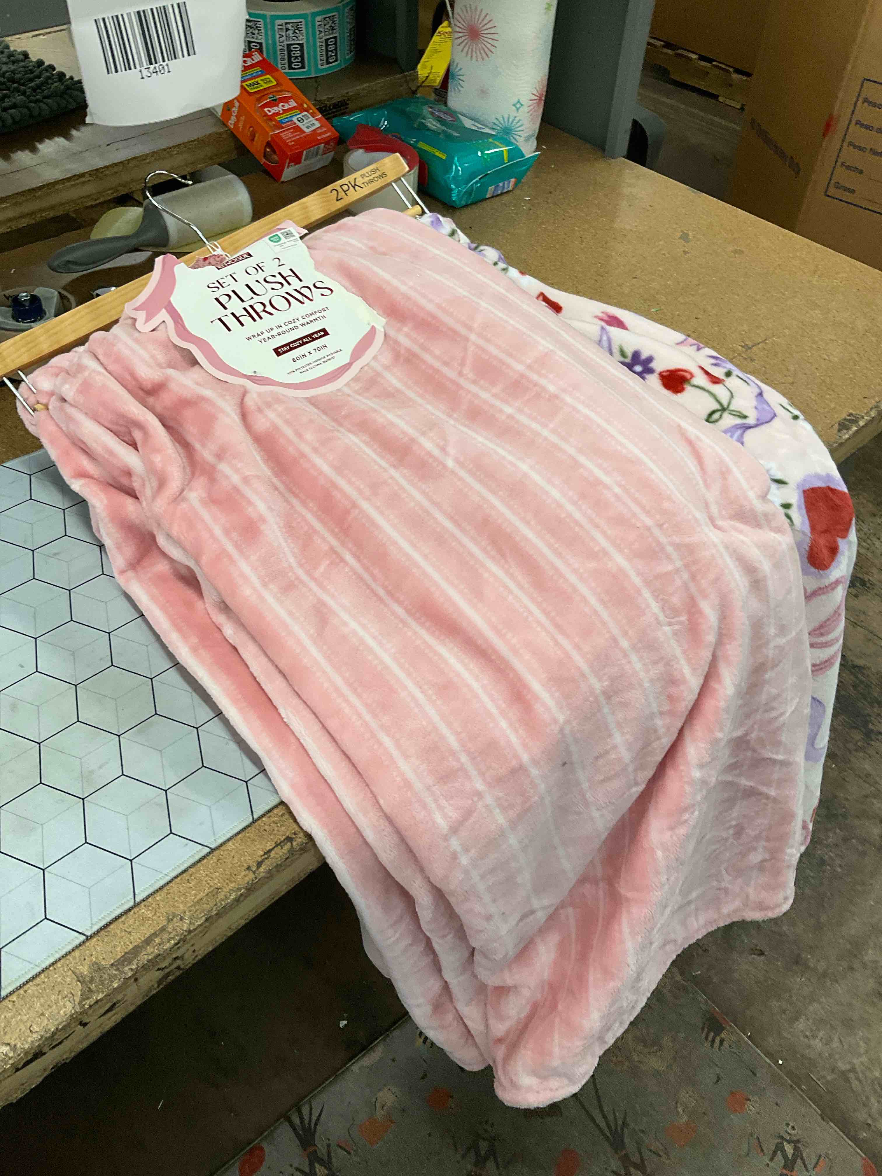 Condition photo showing Good Condition for set of 2 plush throws 