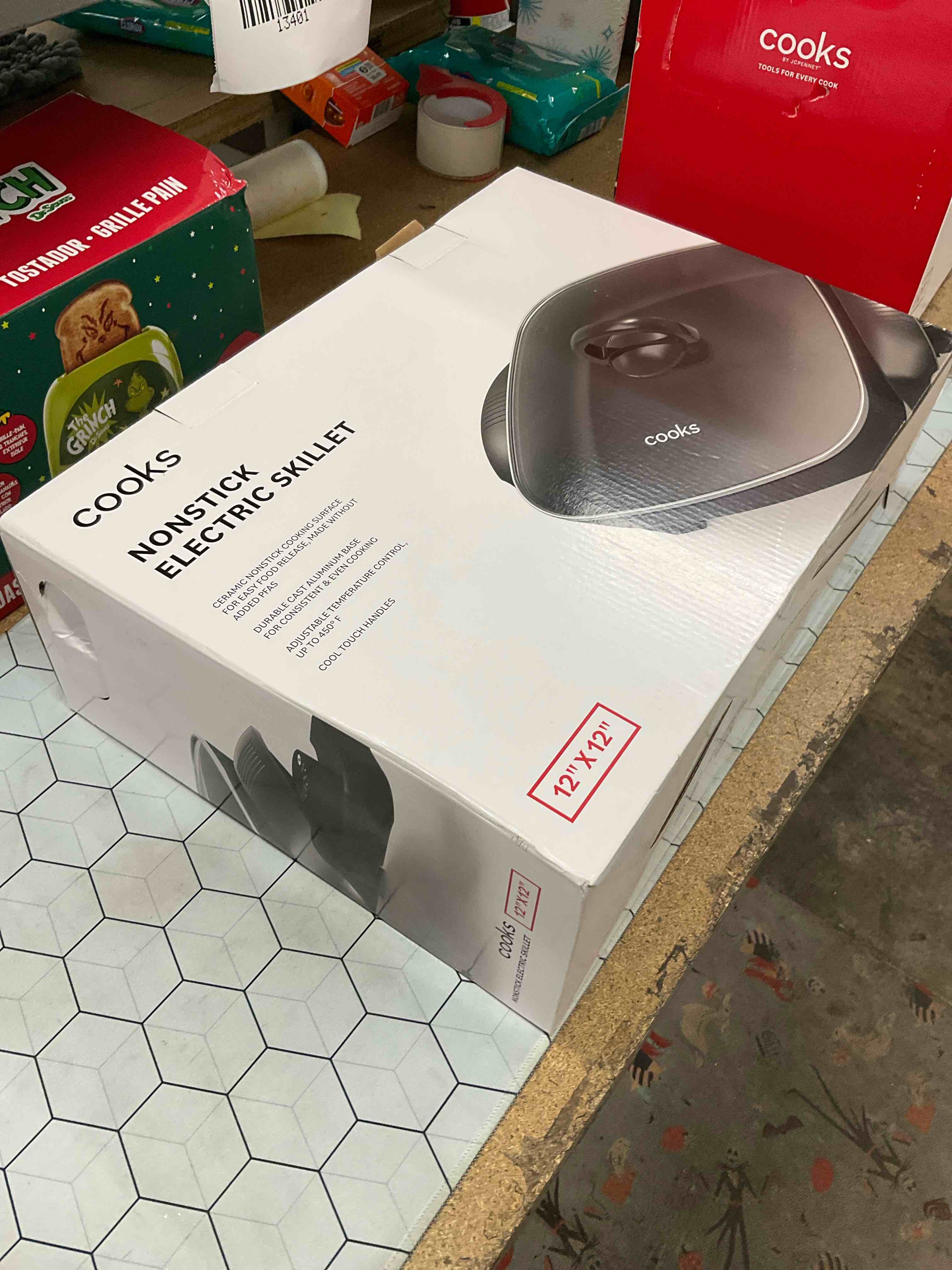 Condition photo showing Good Condition for nonstick electric skillet 