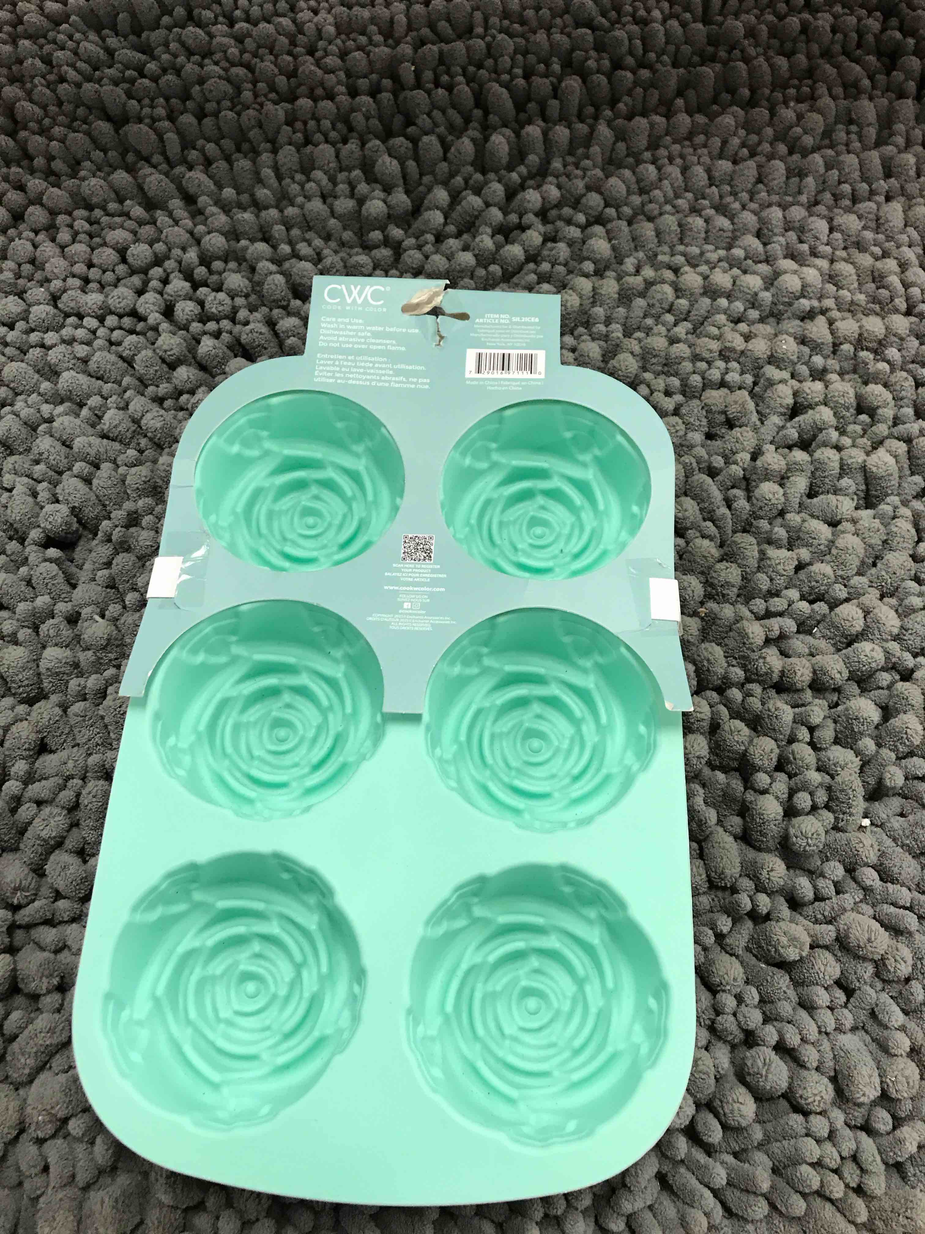 Condition photo showing New/Like New for moldings