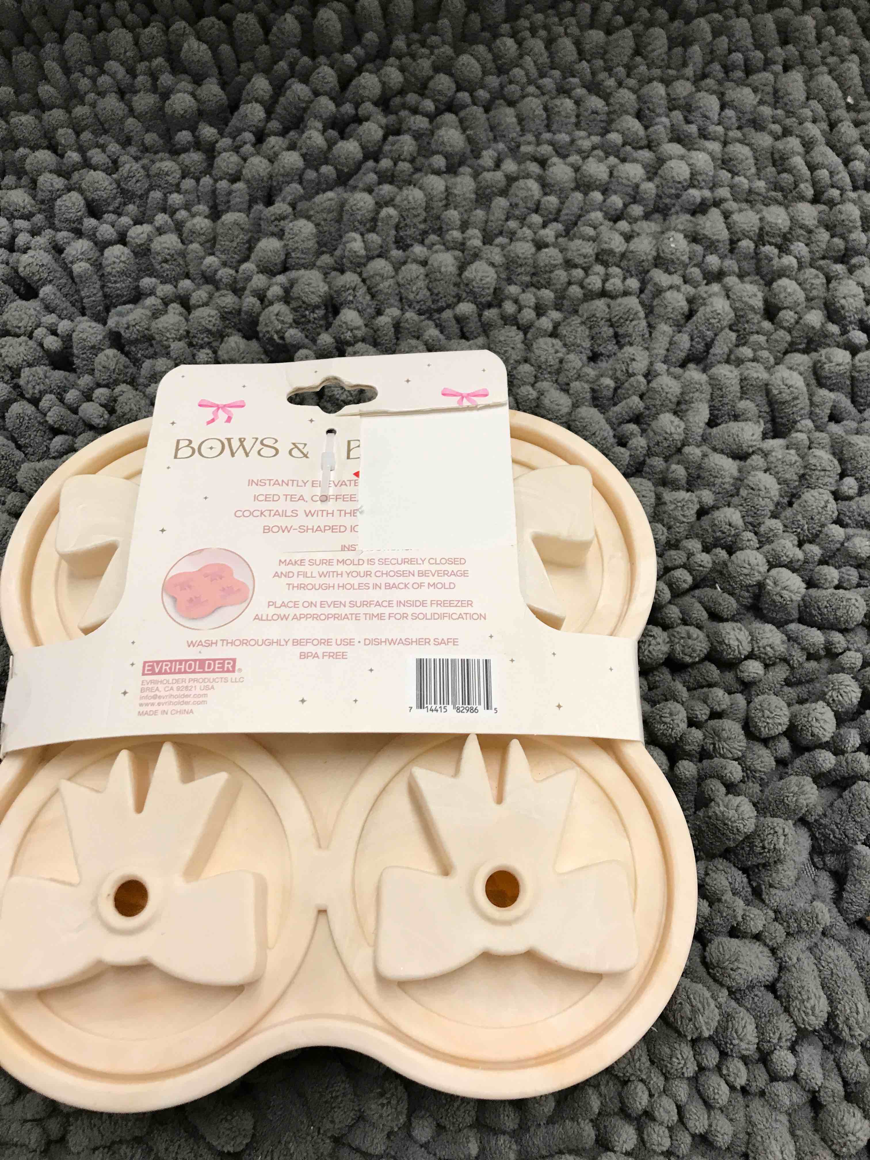 Condition photo showing New/Like New for silicone ice mold