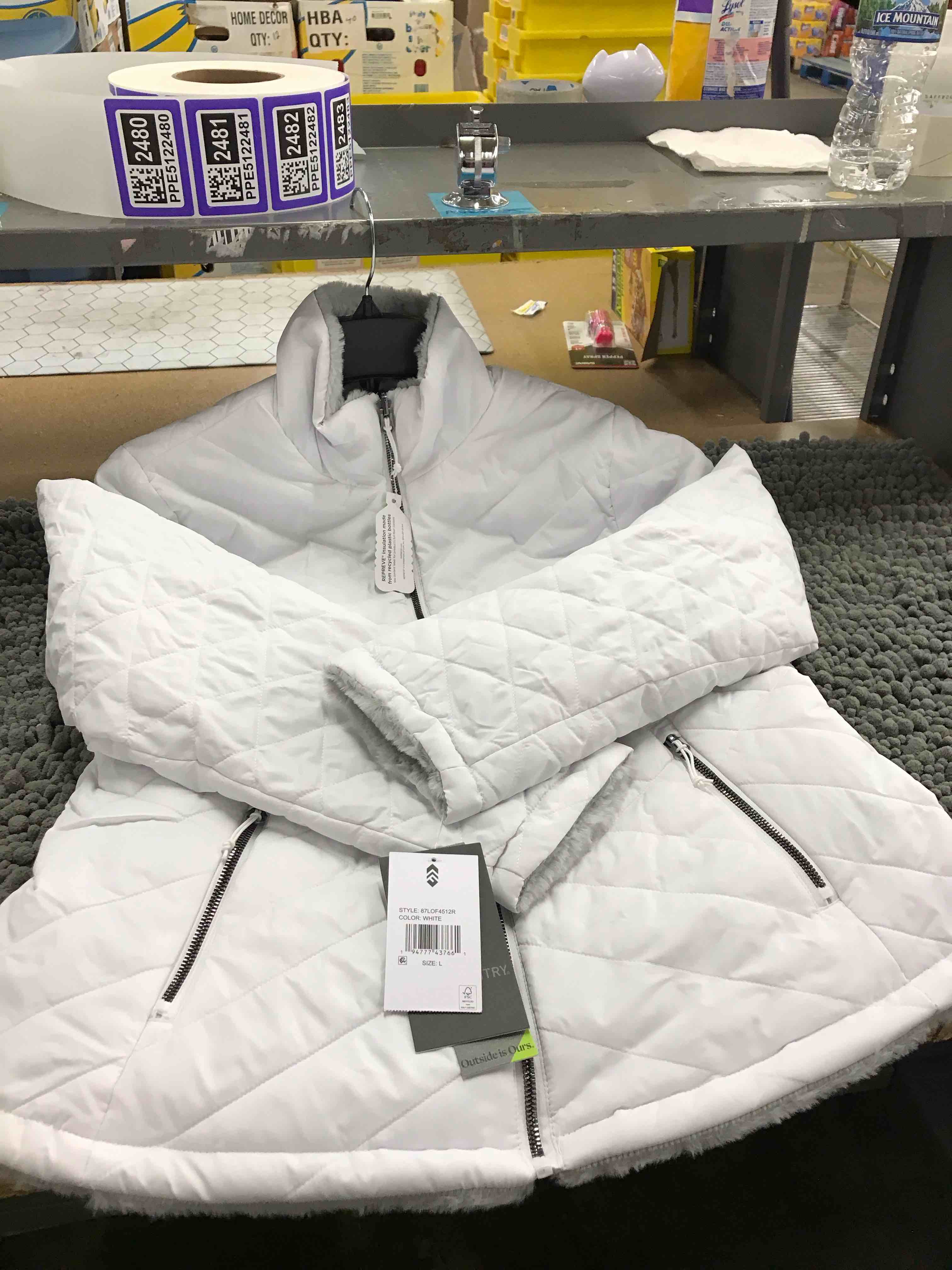 Condition photo showing New/Like New for free country reversible jacket