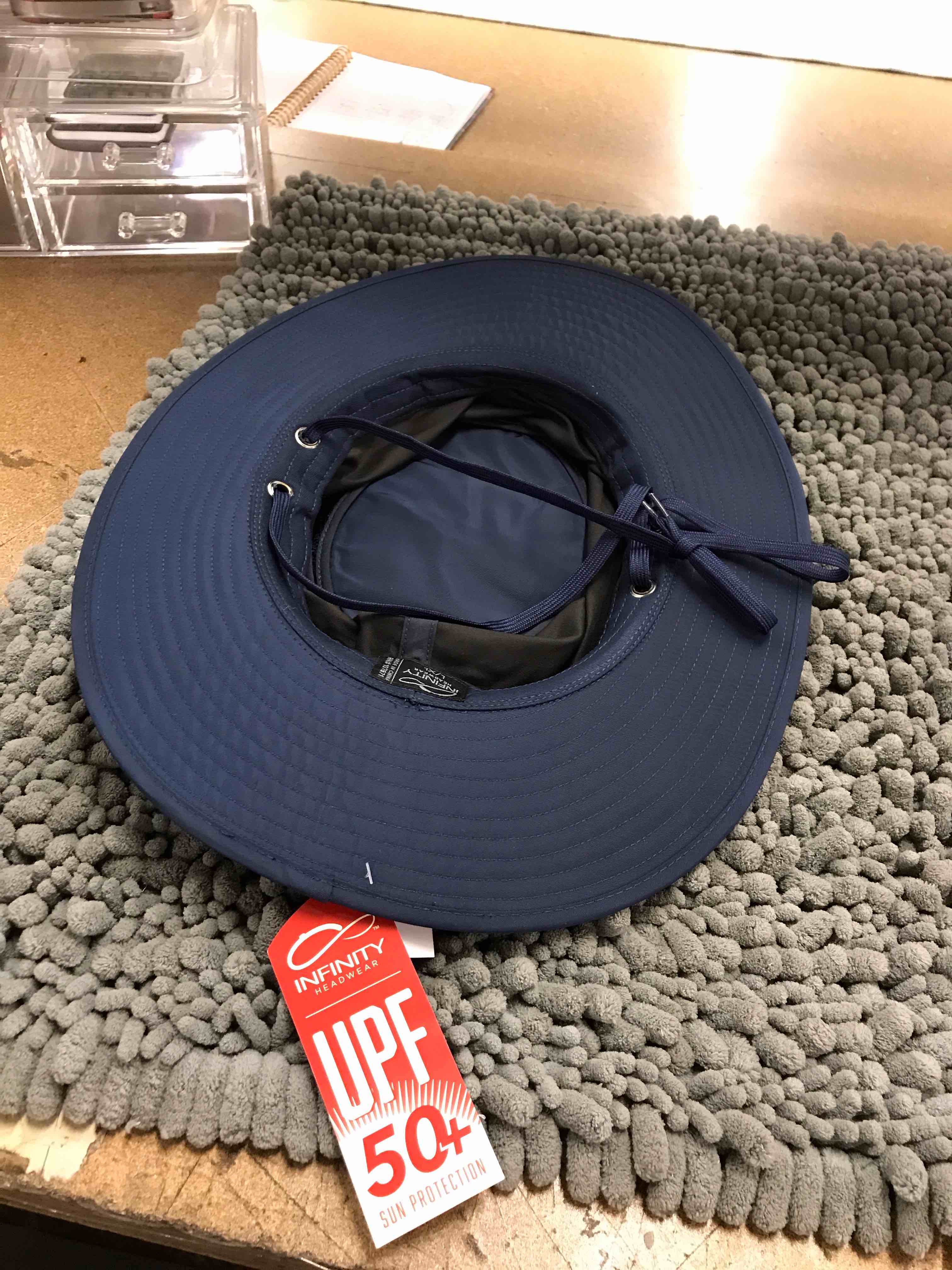 Condition photo showing New/Like New for men’s headwear