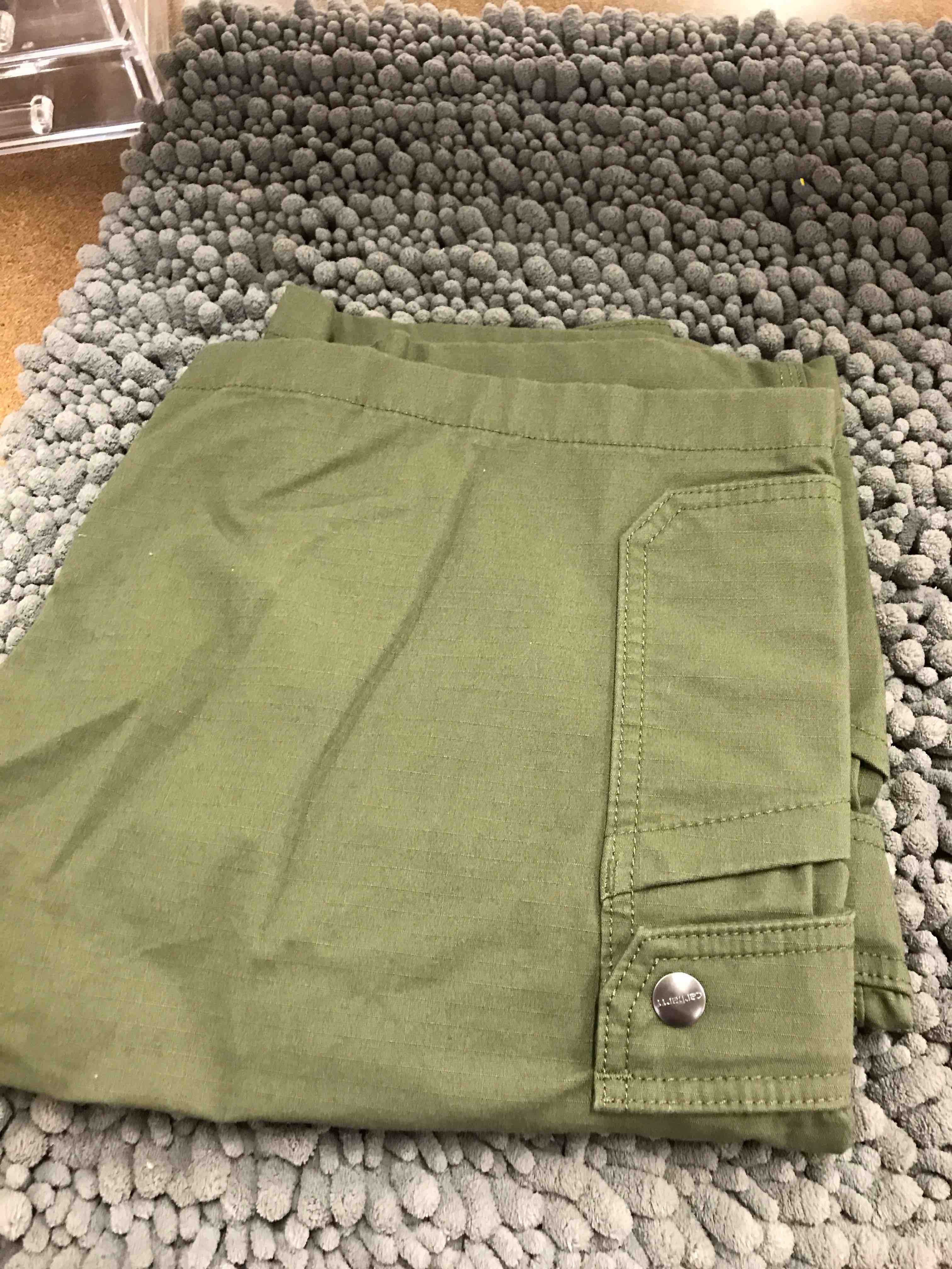 Condition photo showing New/Like New for carhartt relaxed fit cargo shorts
