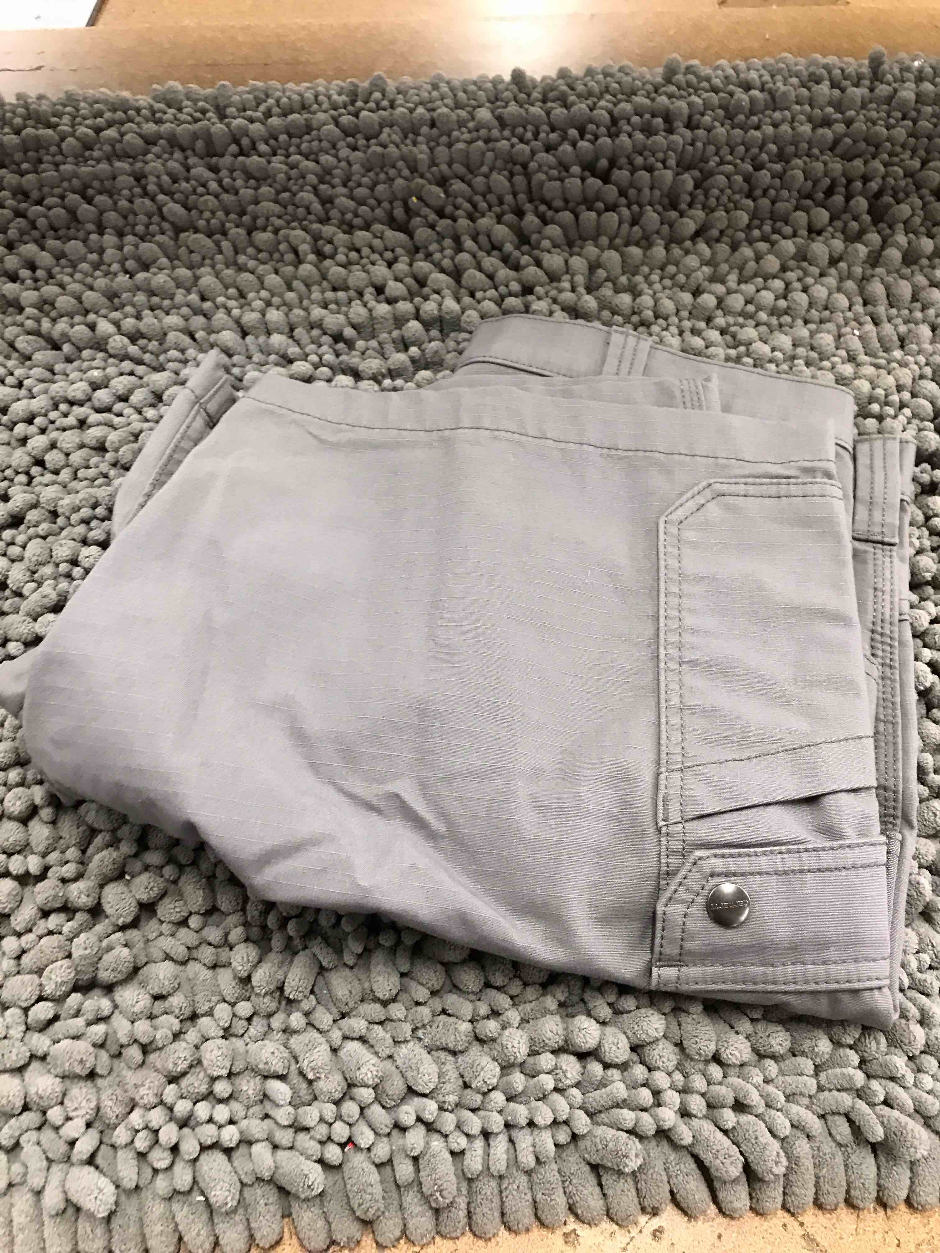 Condition photo showing New/Like New for carhartt relaxed fit cargo shorts
