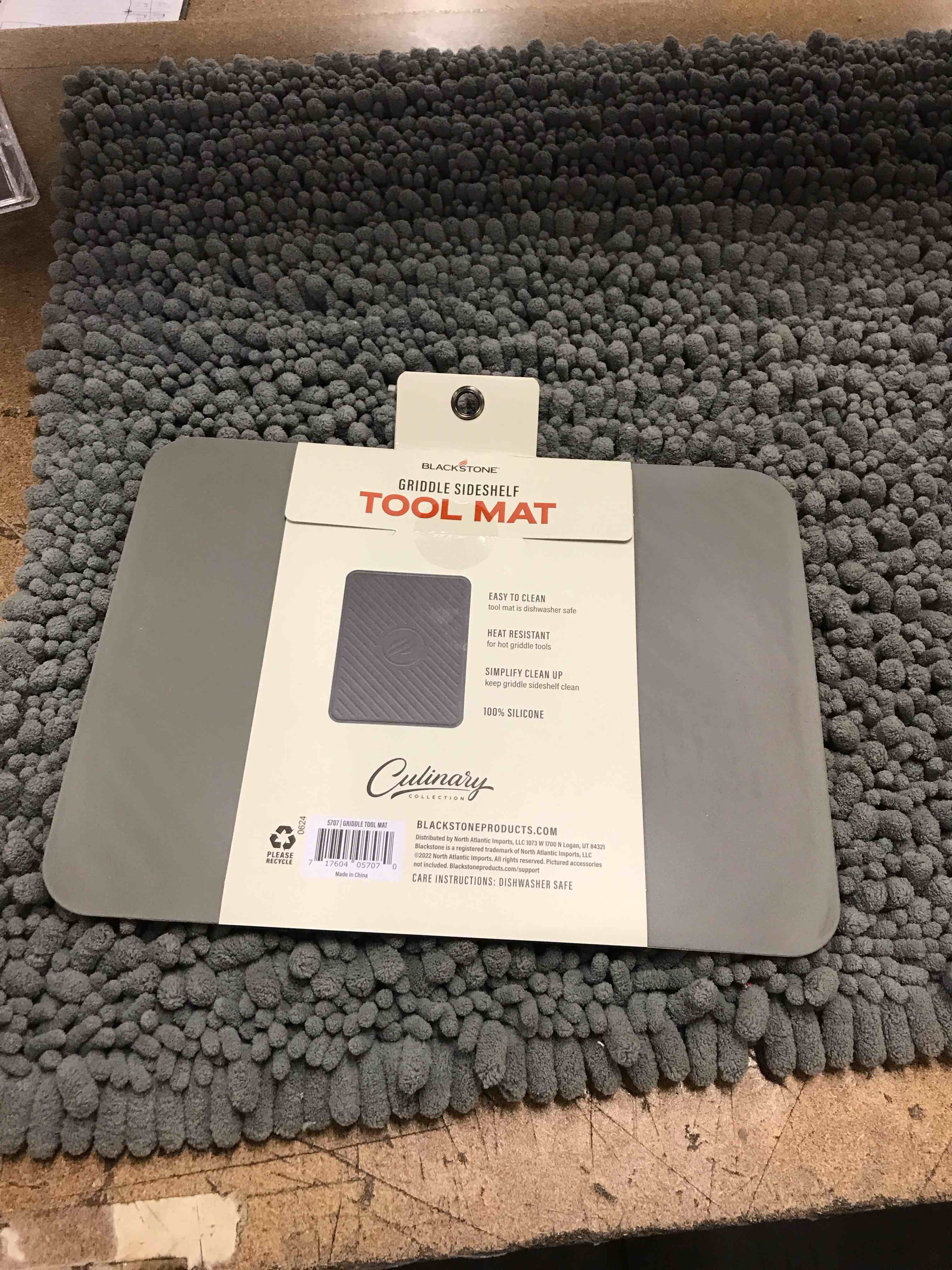 Condition photo showing New/Like New for griddle side shelf tool mat