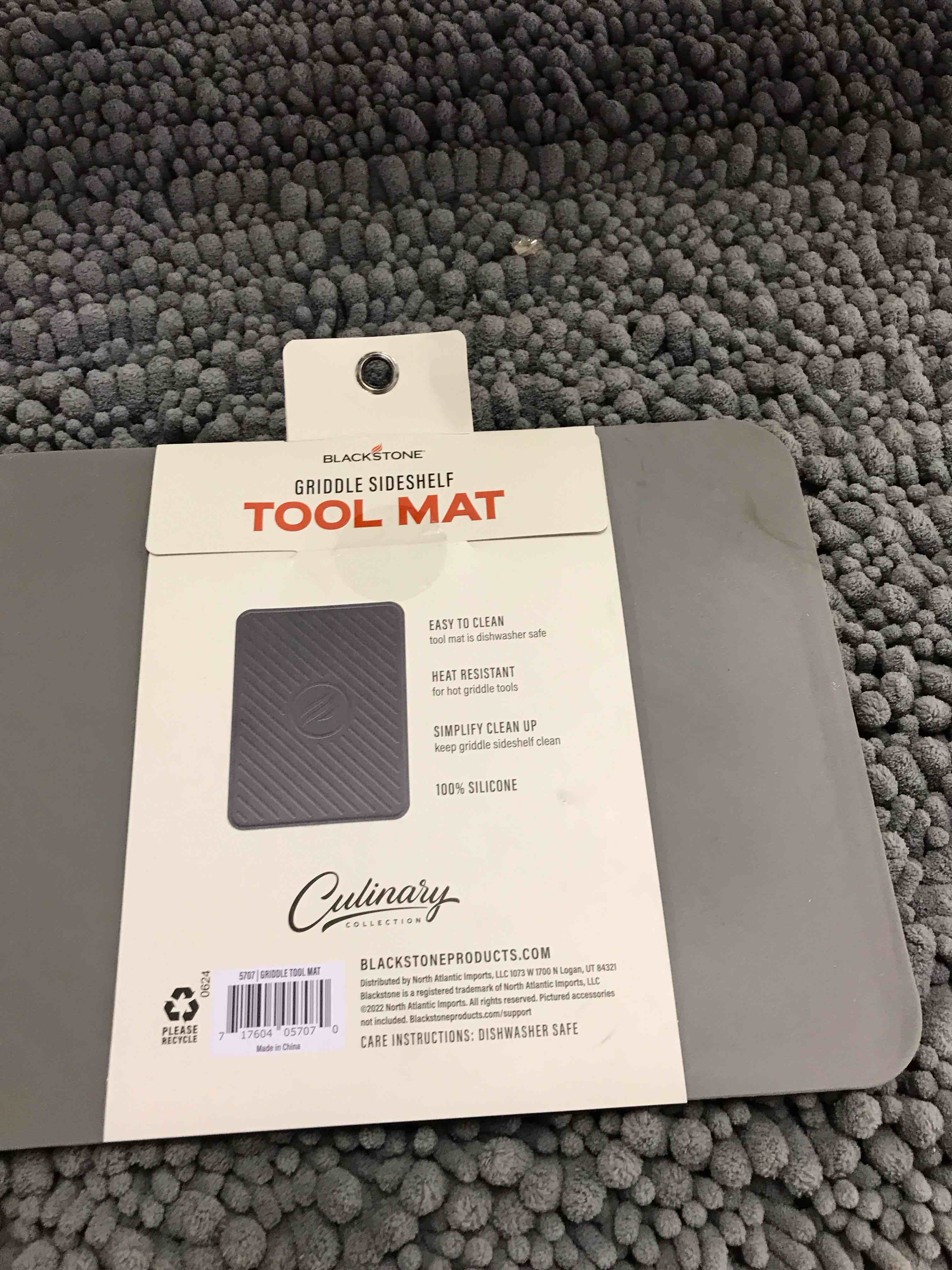 Condition photo showing New/Like New for griddle side shelf tool mat