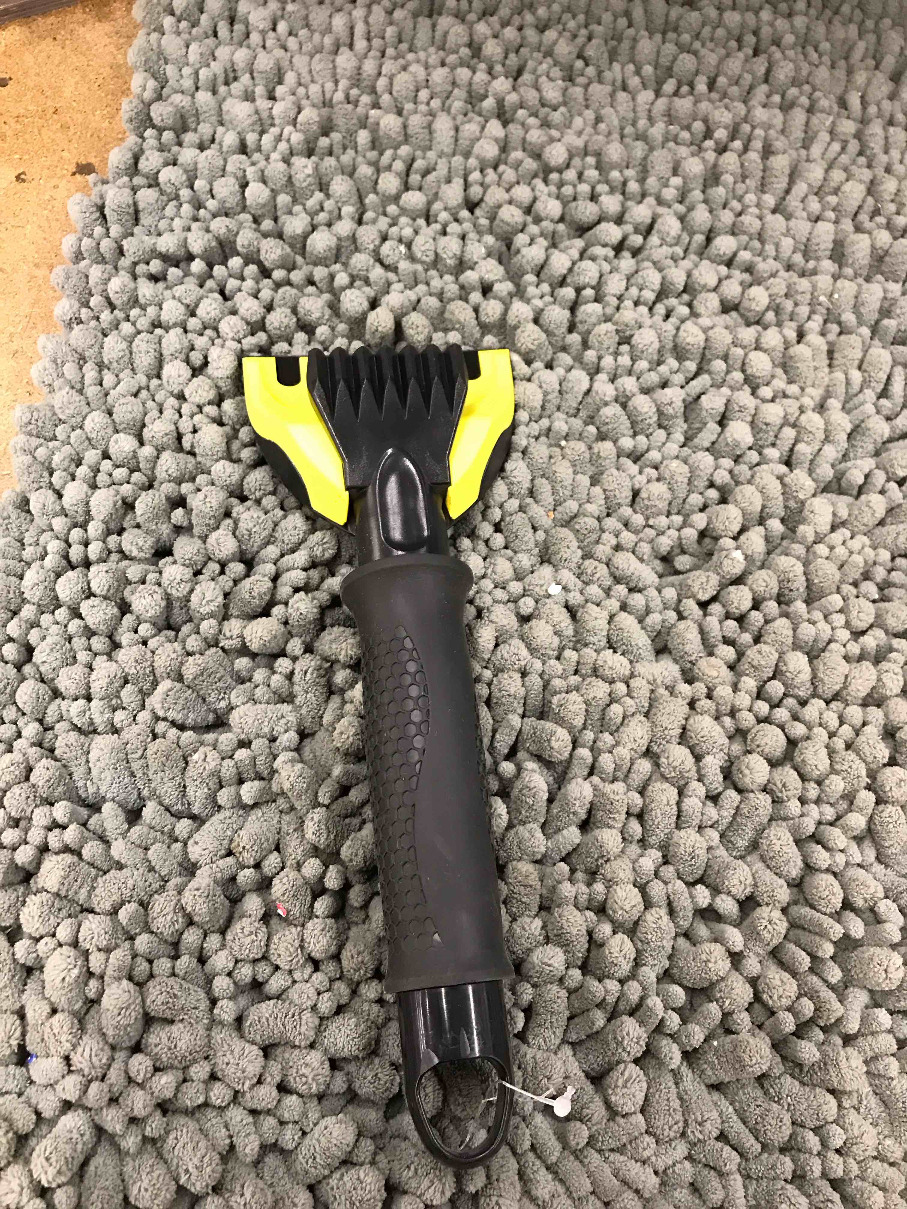 Condition photo showing New/Like New for 11in polar vortex ice scraper