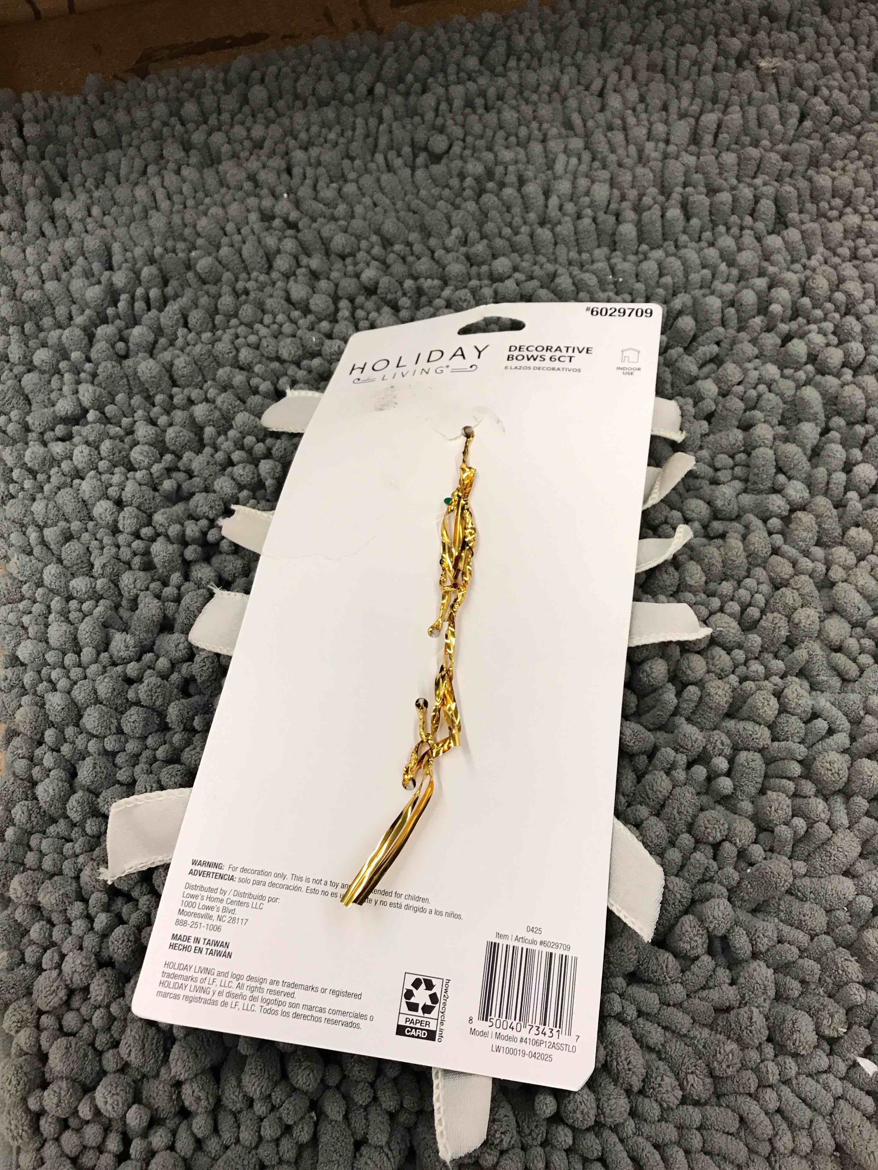 Condition photo showing New/Like New for holiday living 6ct decorative bows