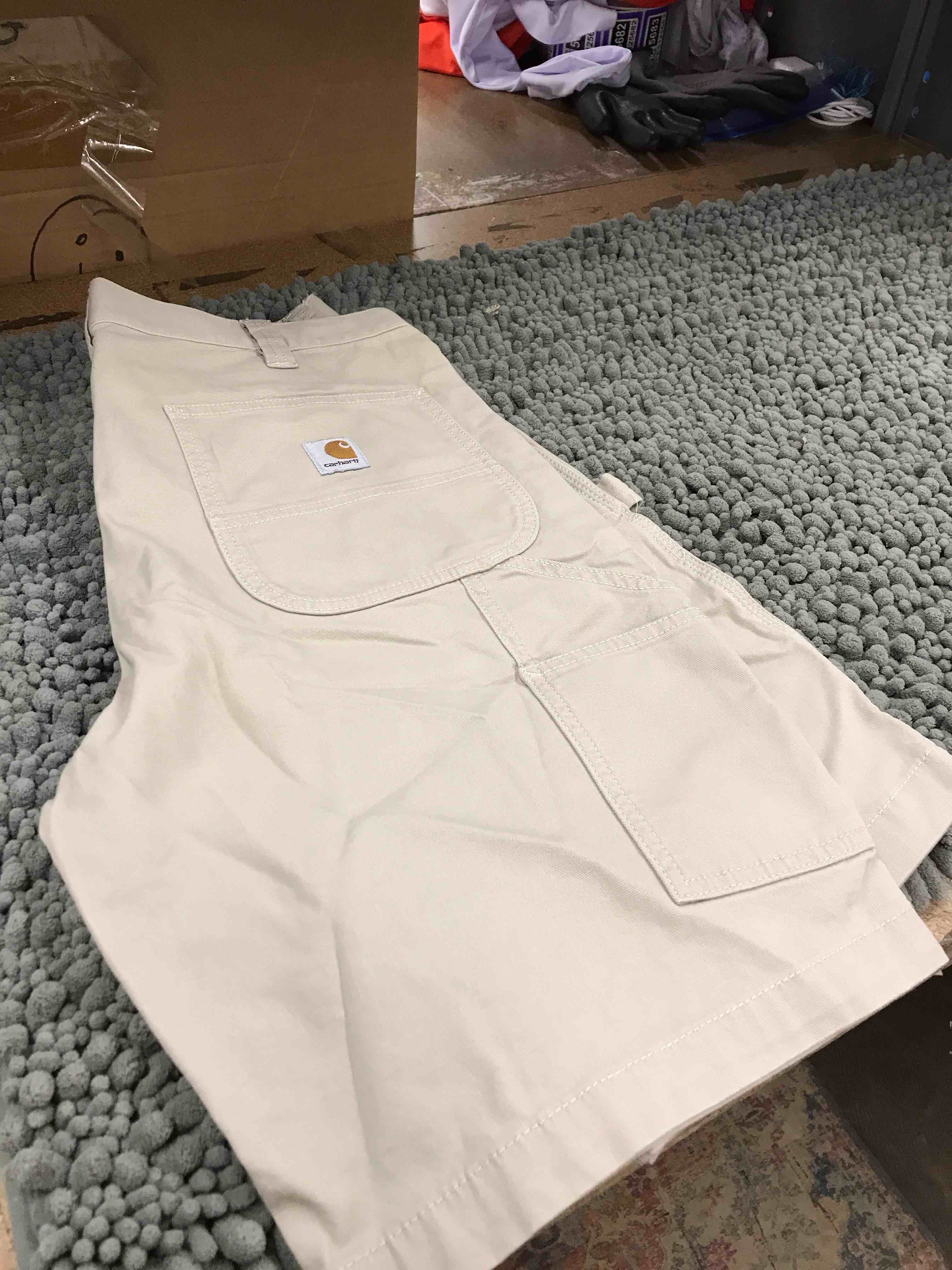 Condition photo showing New/Like New for carhartt cargo shorts