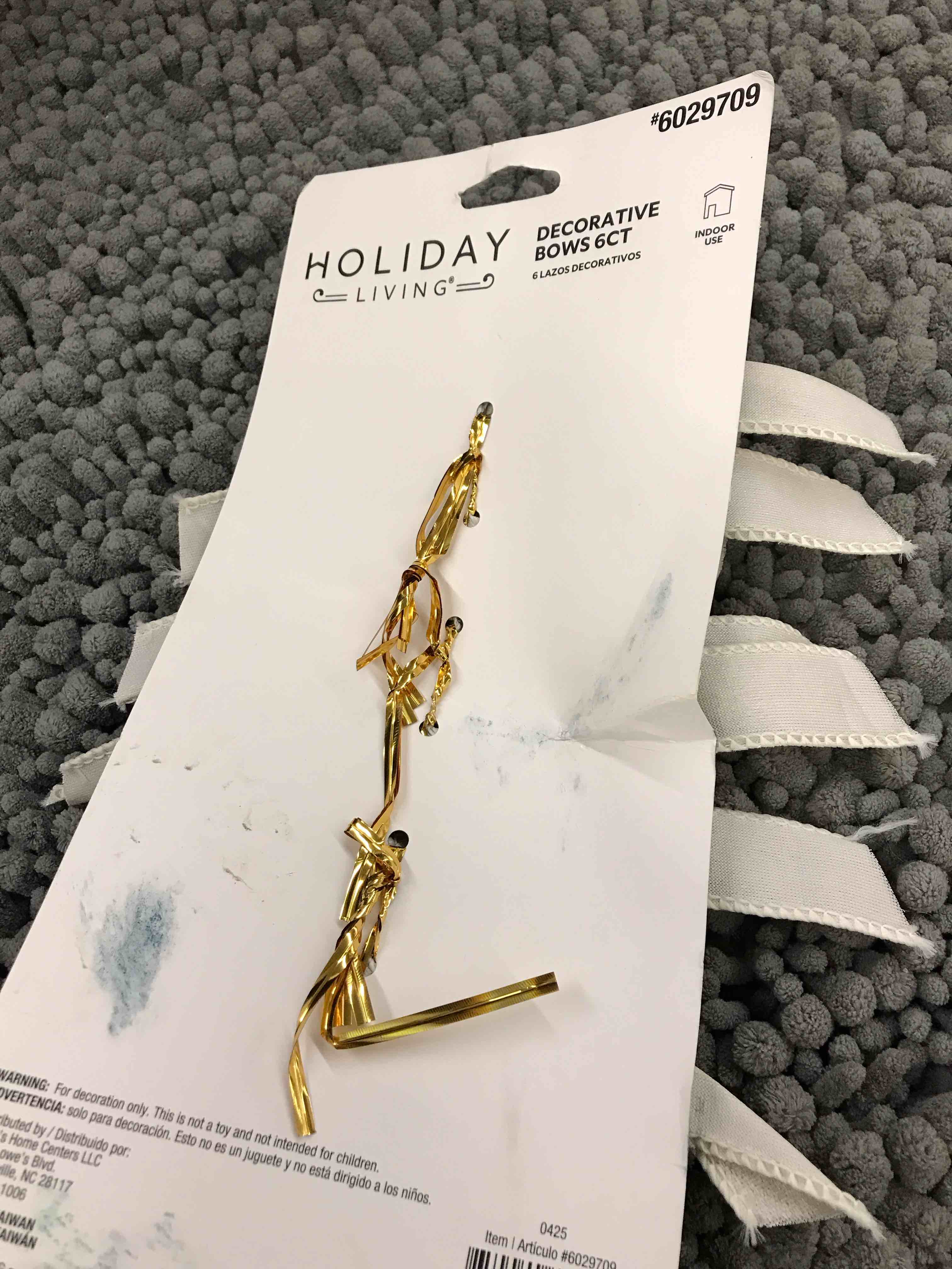 Condition photo showing New/Like New for holiday living 6ct decorative bows