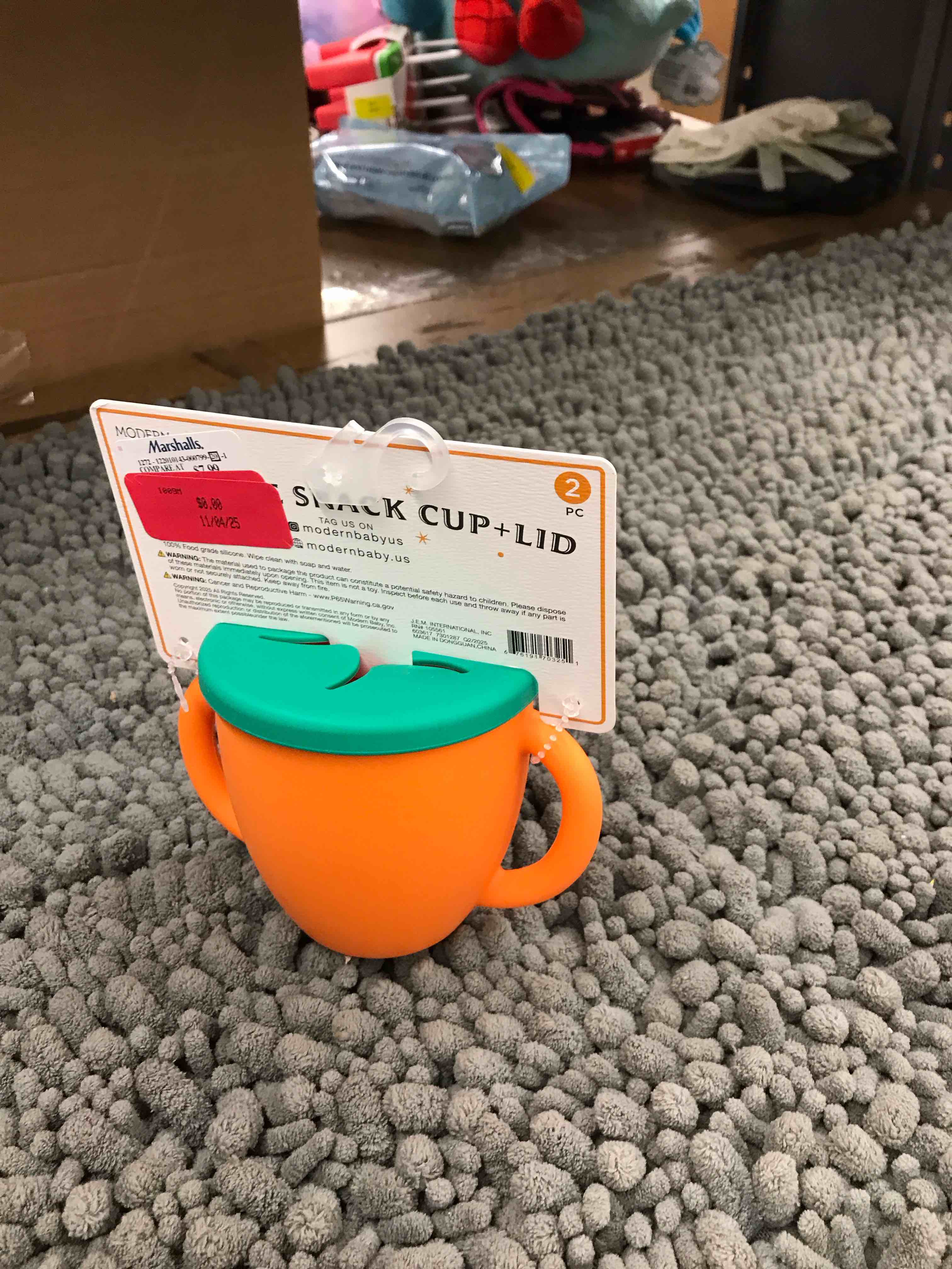 Condition photo showing New/Like New for silicone snack cup & lid
