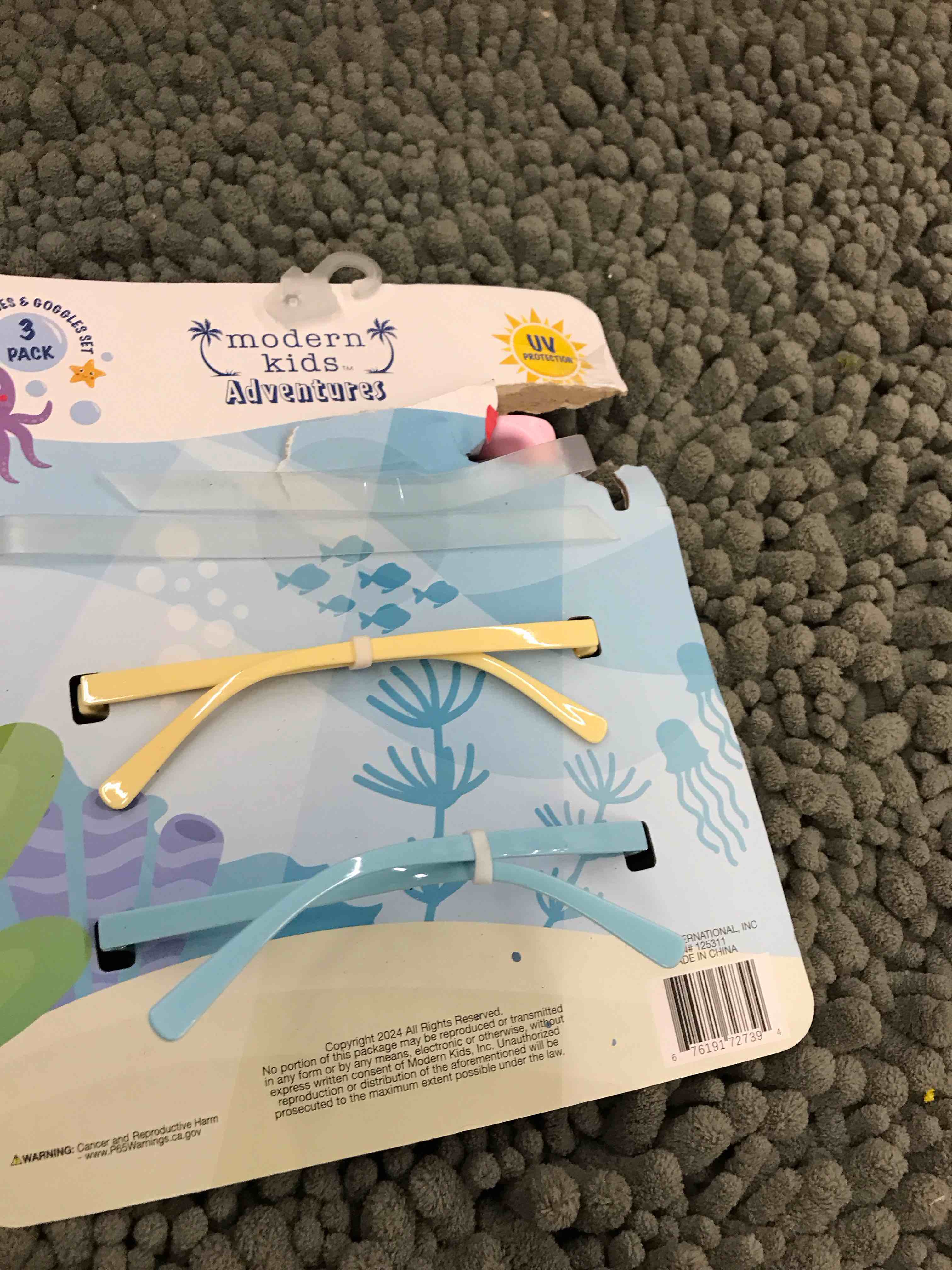 Condition photo showing New/Like New for 3 pc sunglasses/goggle set