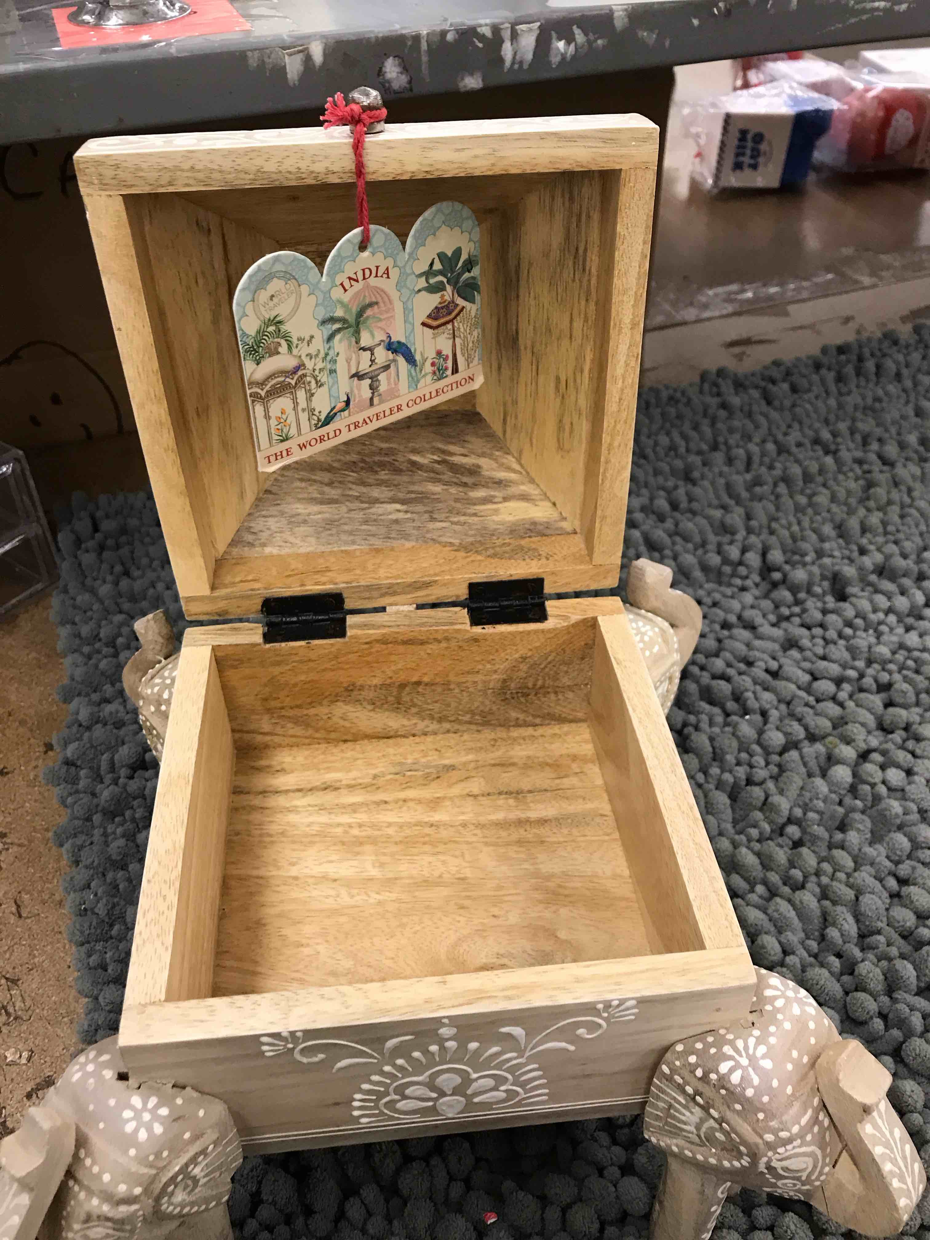 Condition photo showing New/Like New for world traveller collection