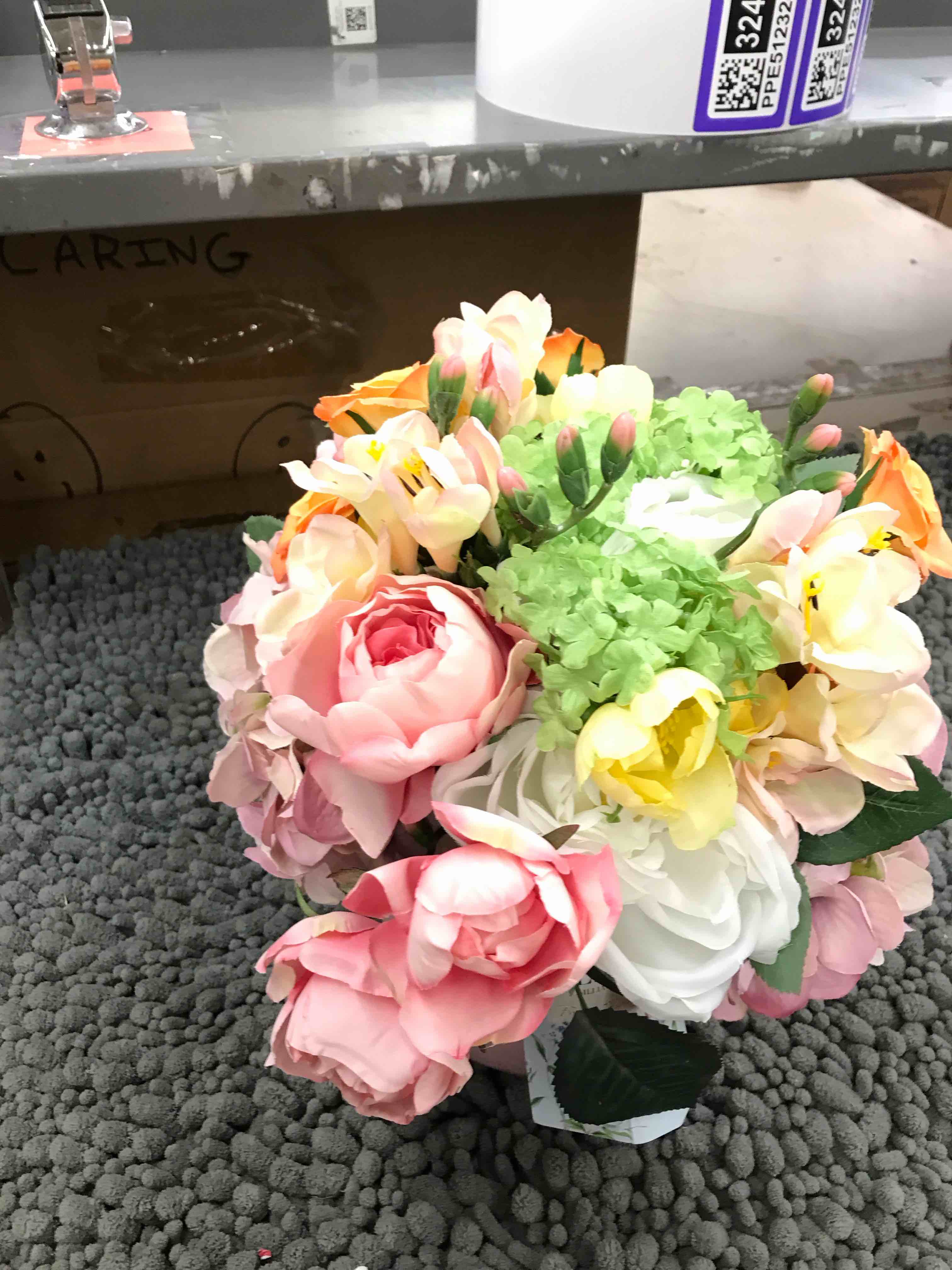 Condition photo showing New/Like New for floral collection 