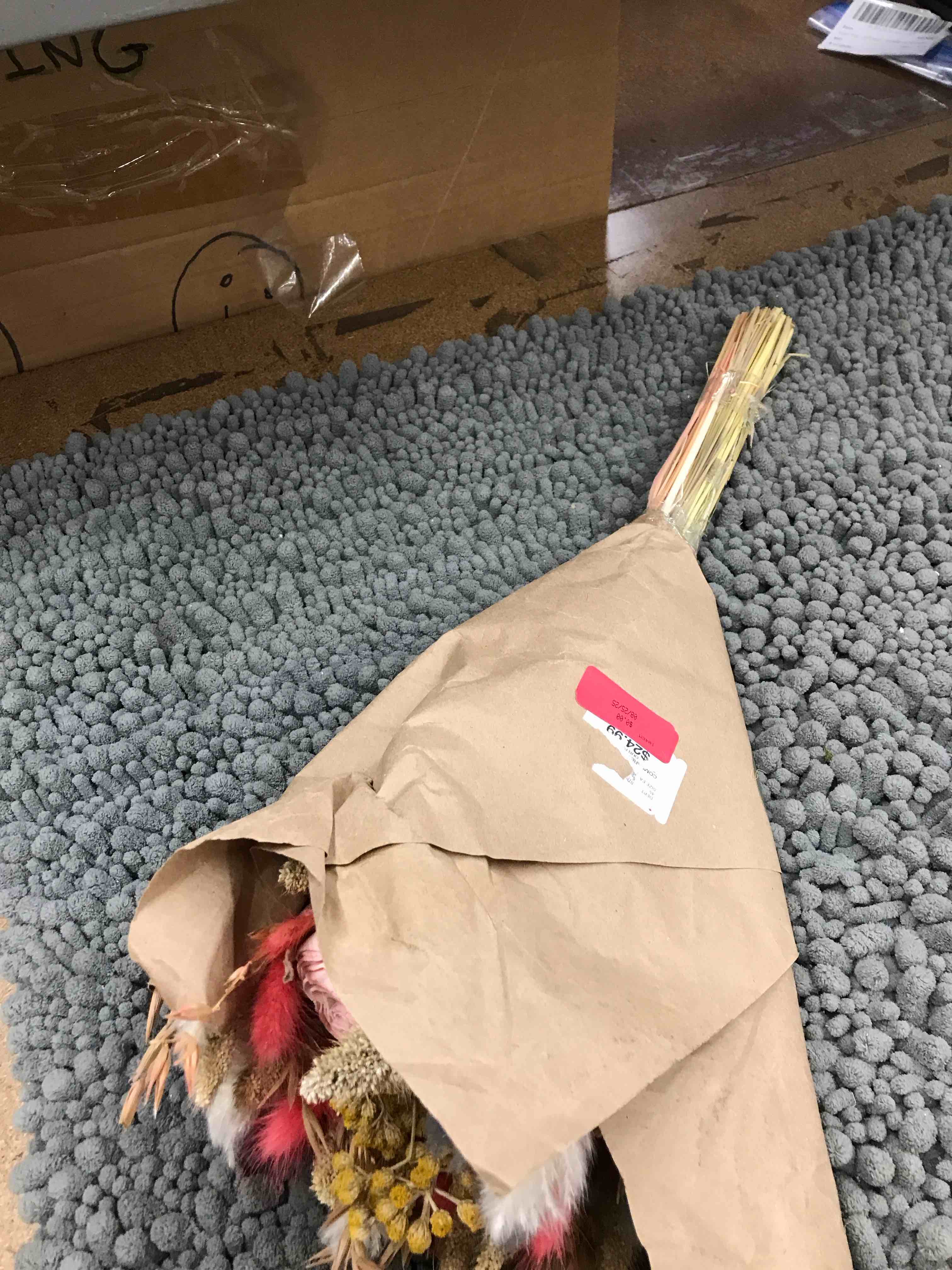 Condition photo showing New/Like New for boquet of flowers