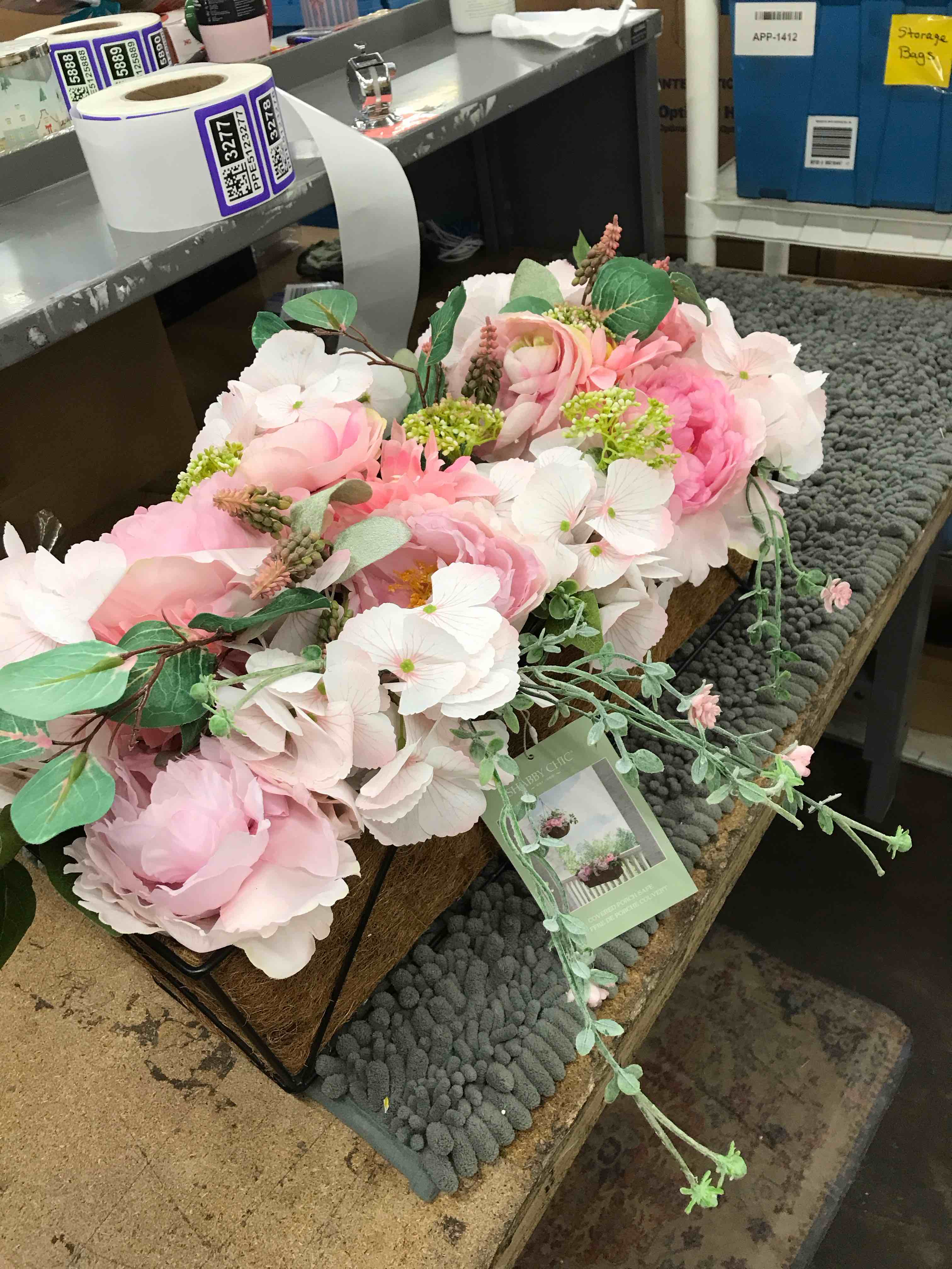 Condition photo showing New/Like New for flower decorations 