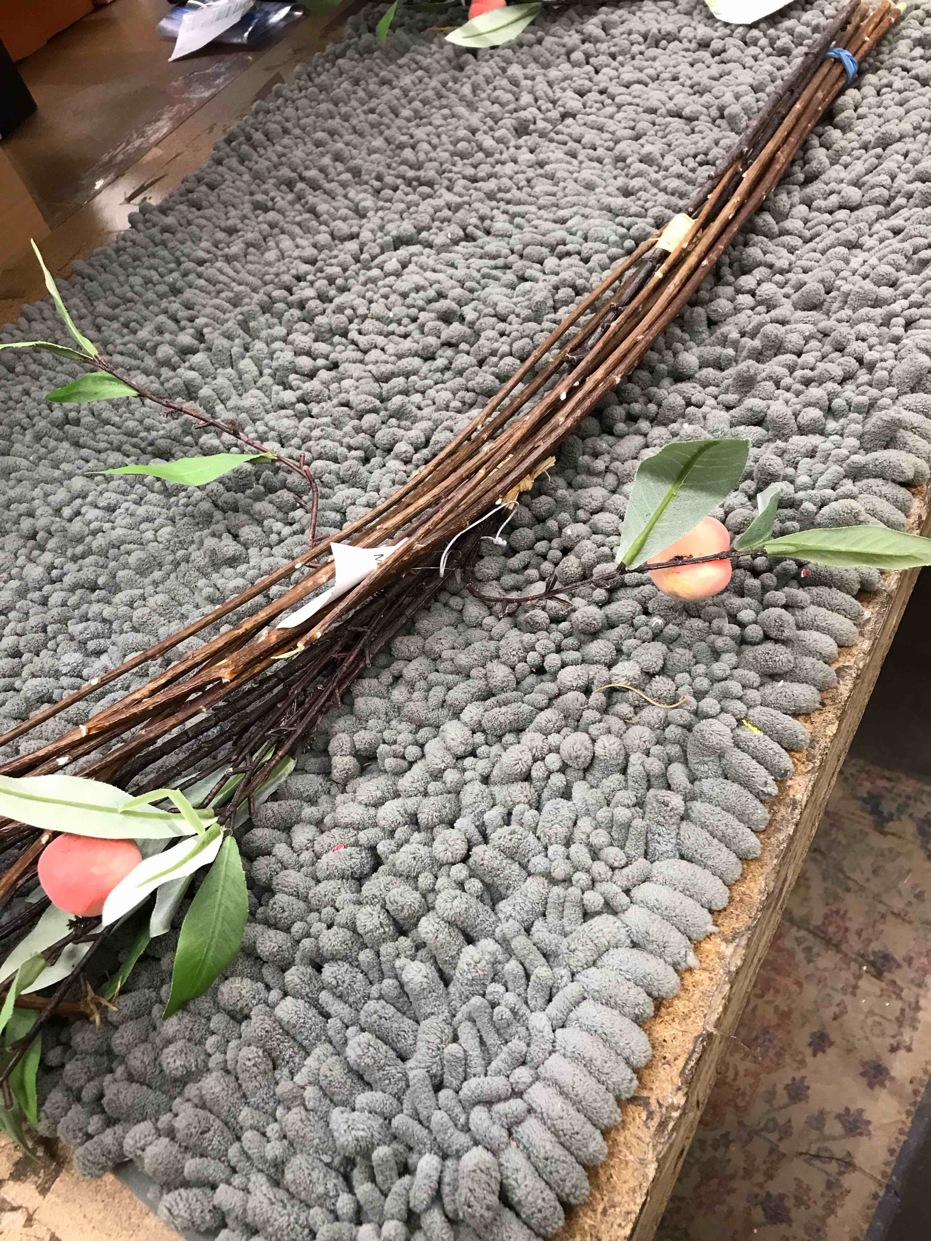 Condition photo showing New/Like New for flower decorations 