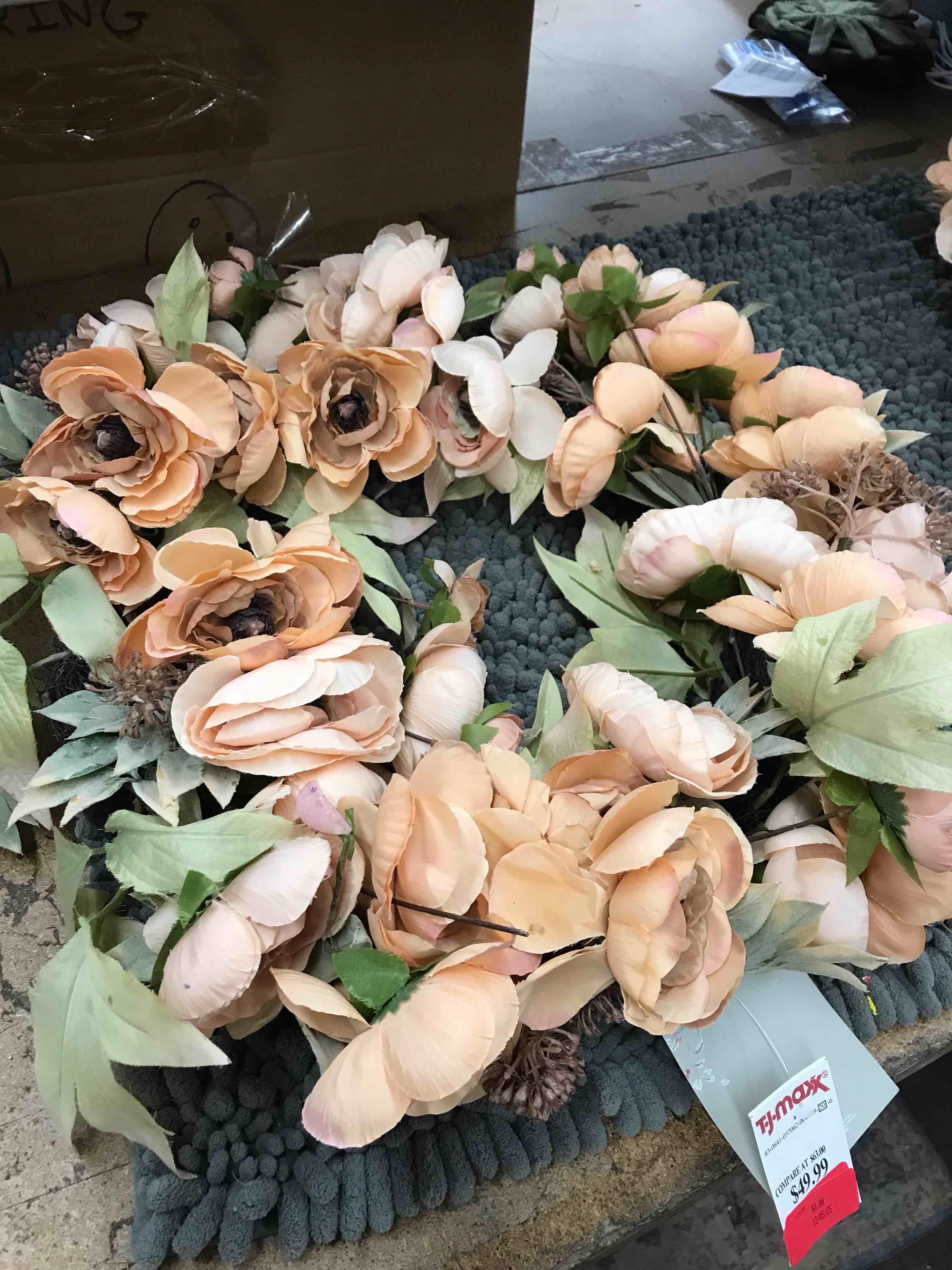 Condition photo showing New/Like New for flower decorative wreath