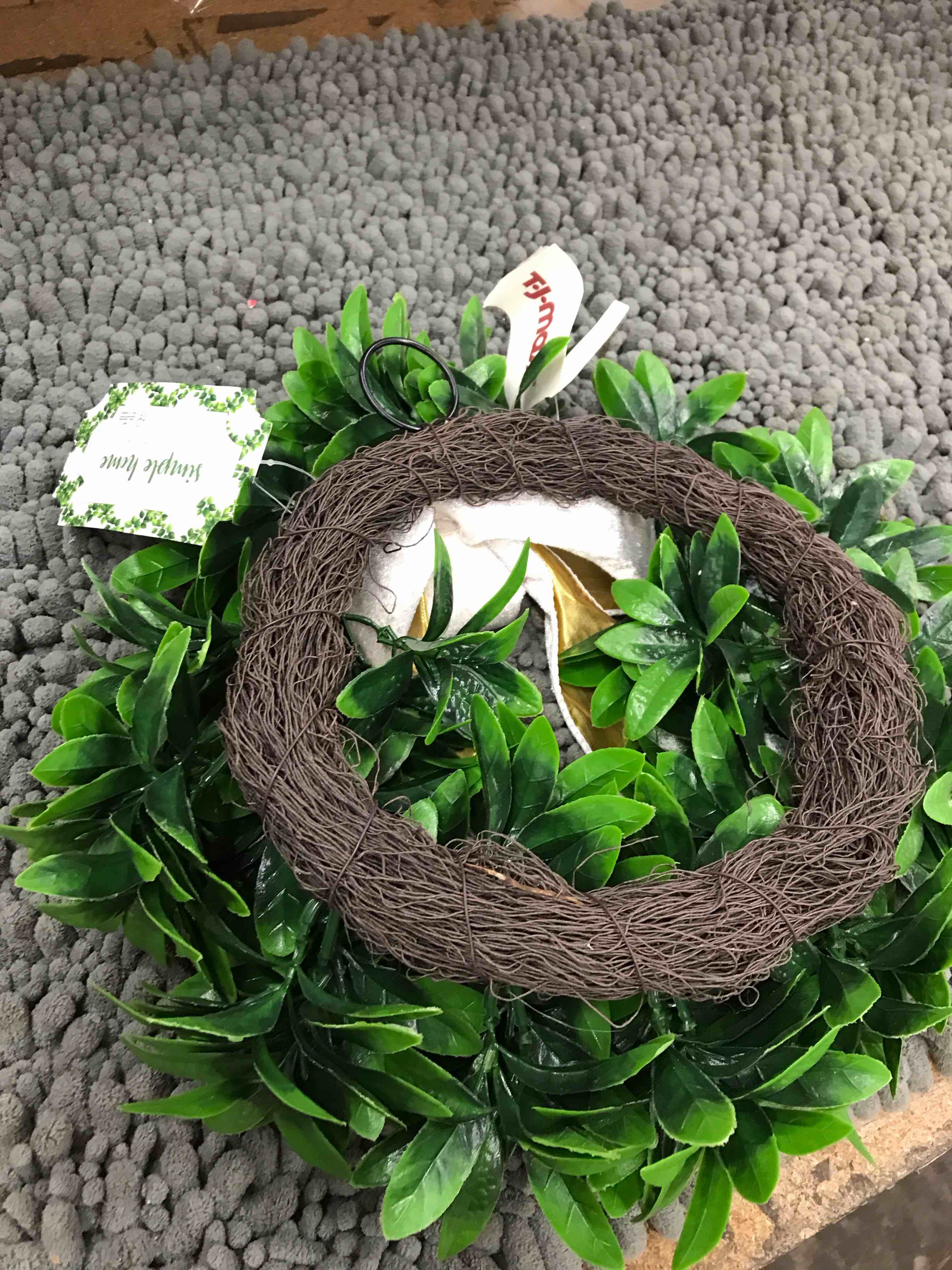 Condition photo showing New/Like New for decorative wreath 