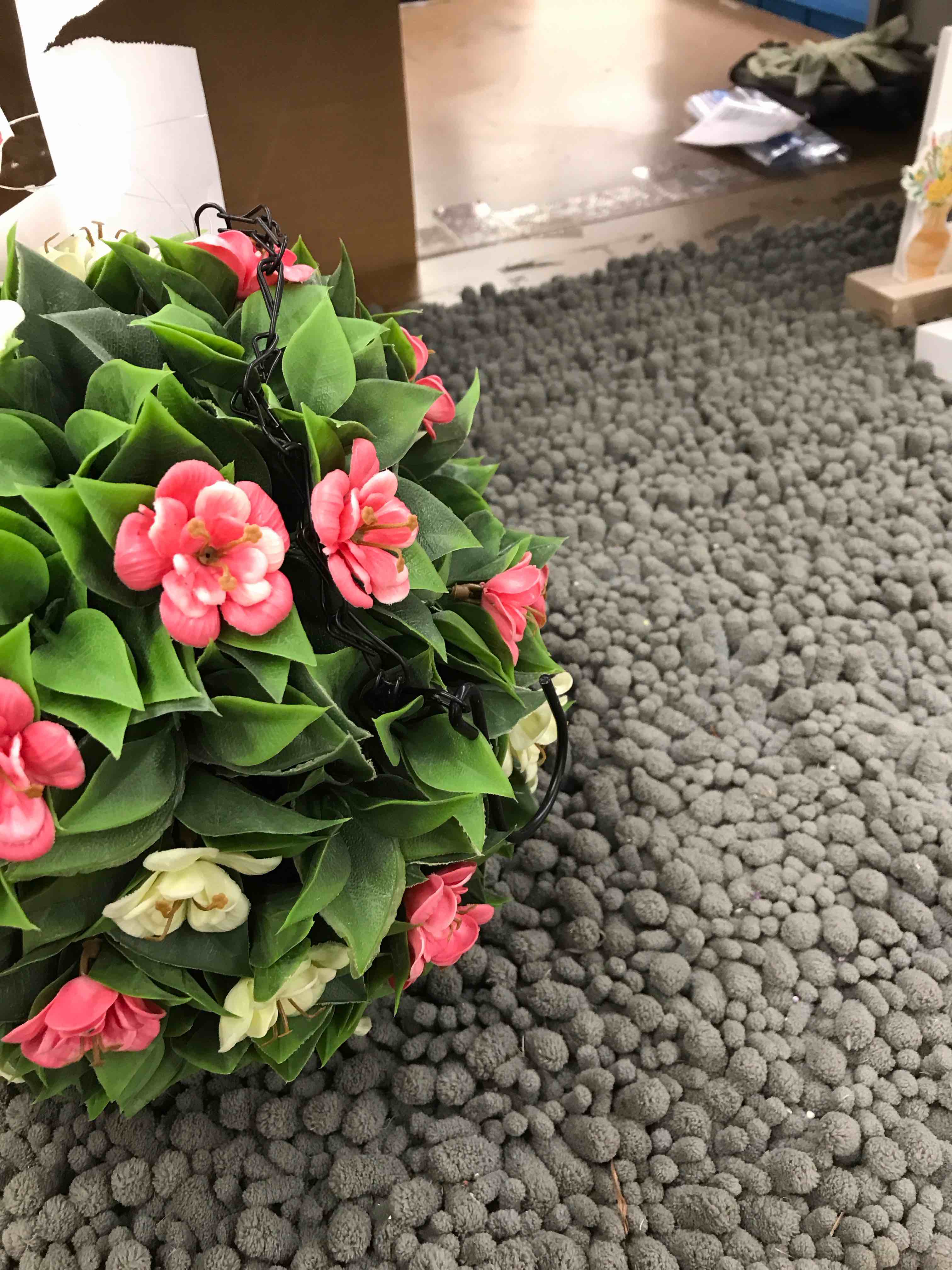 Condition photo showing New/Like New for hanging flower decoration 