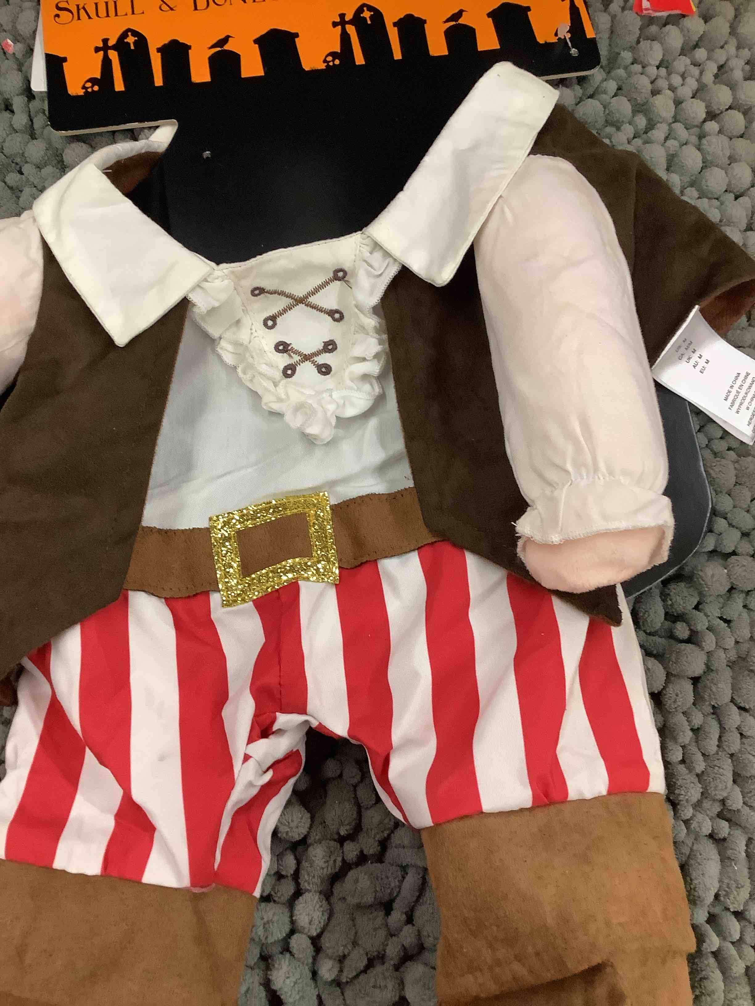 Condition photo showing Good Condition for pet wear medium 