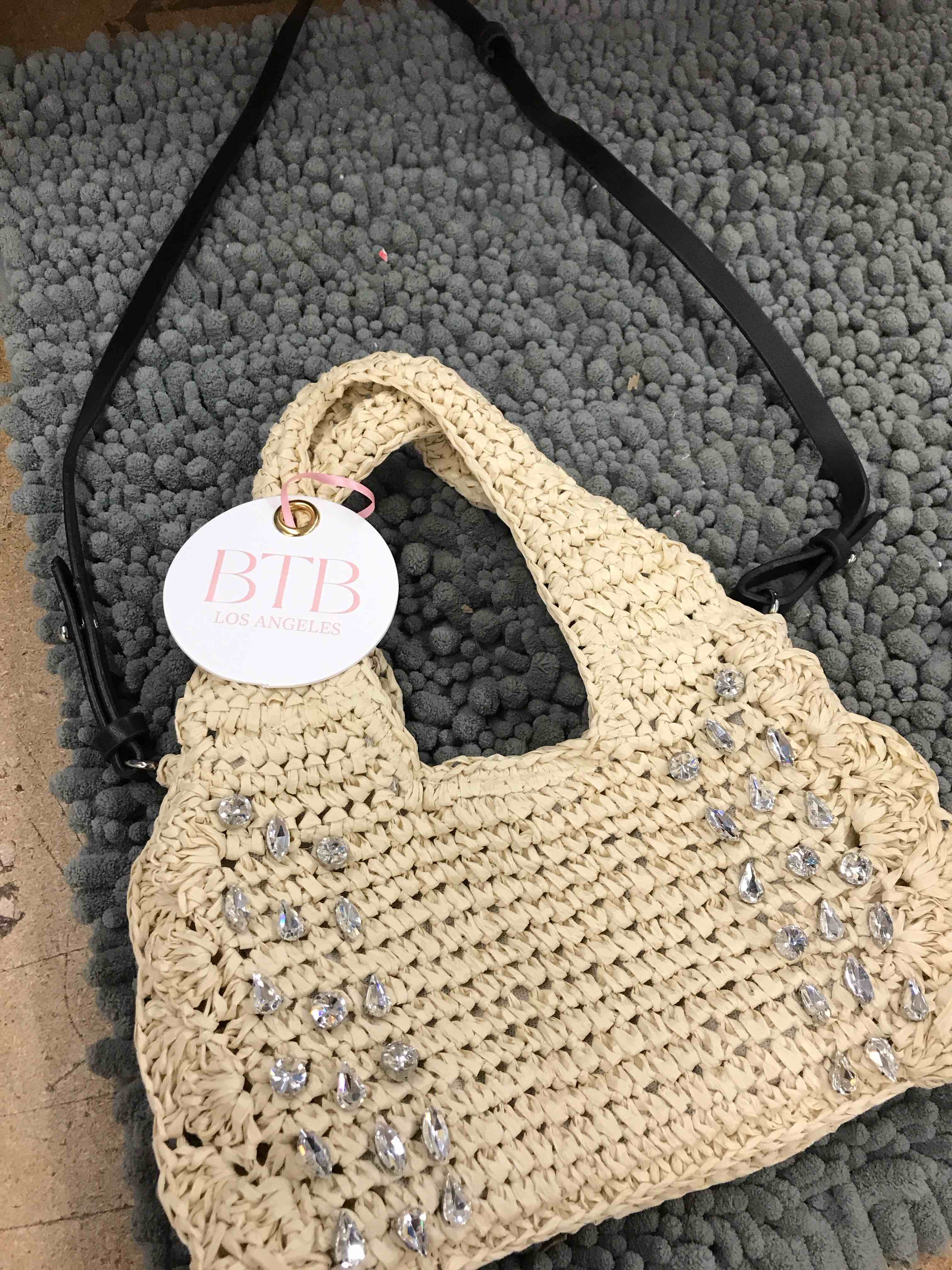 Condition photo showing New/Like New for btb los angeles purse