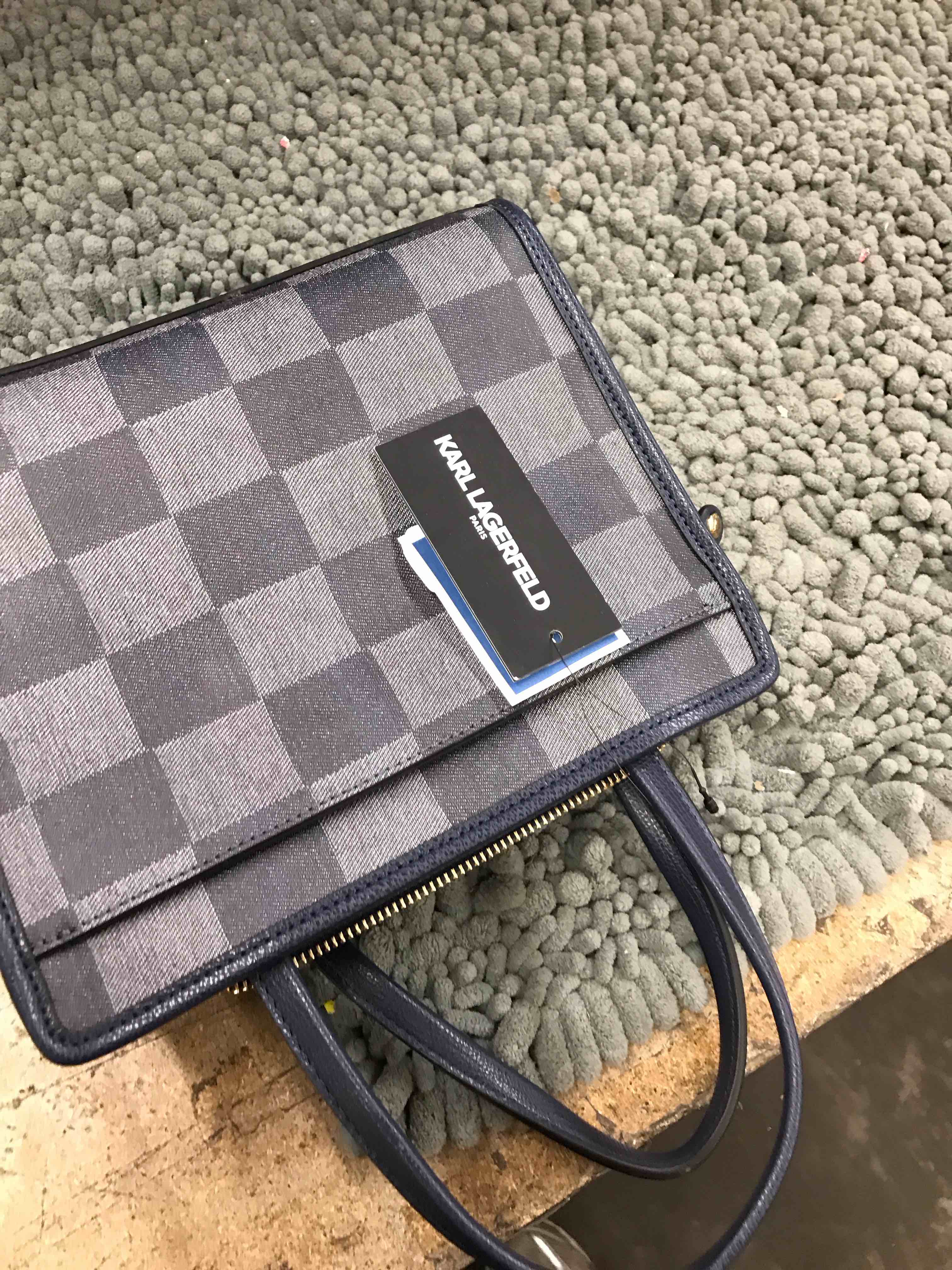 Condition photo showing New/Like New for karl lagerfeld