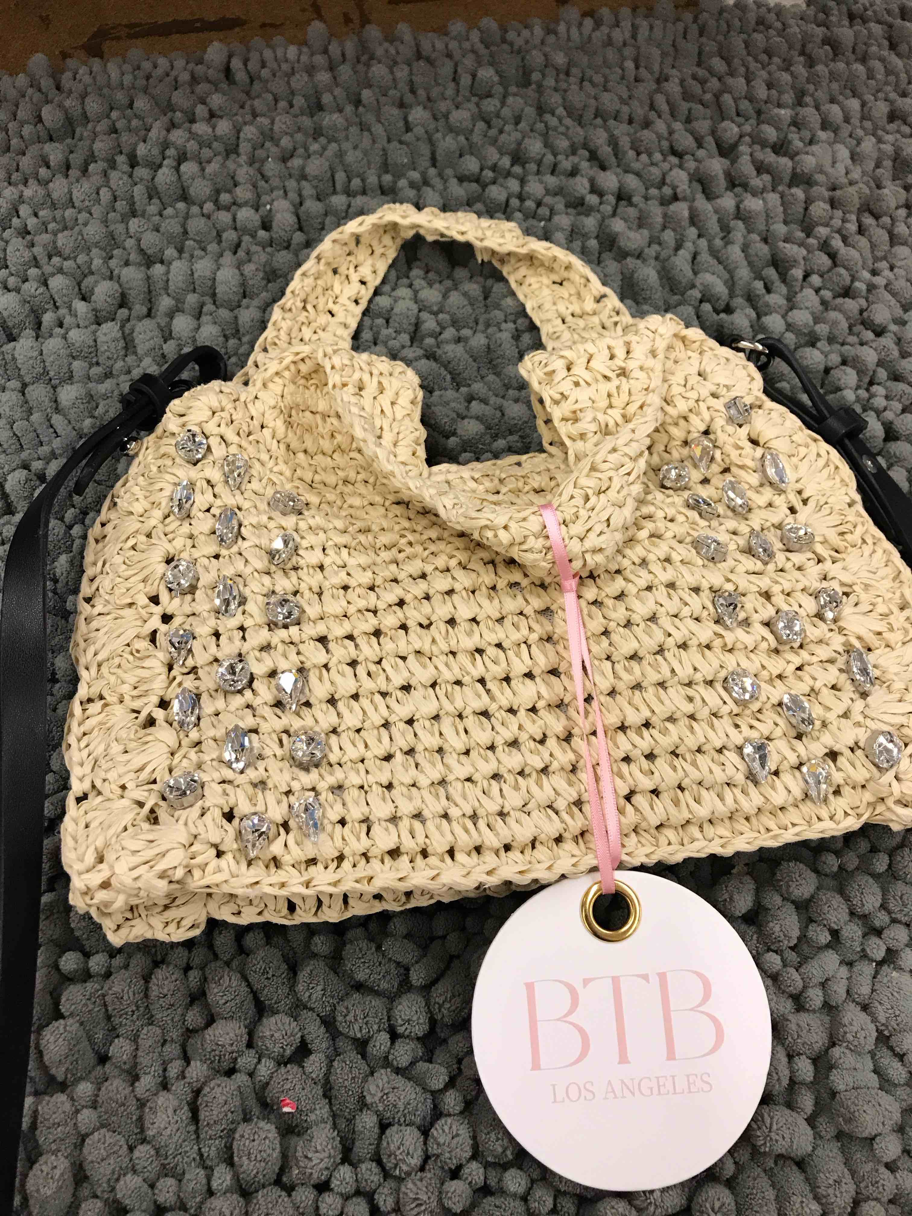 Condition photo showing New/Like New for btb los angeles purse