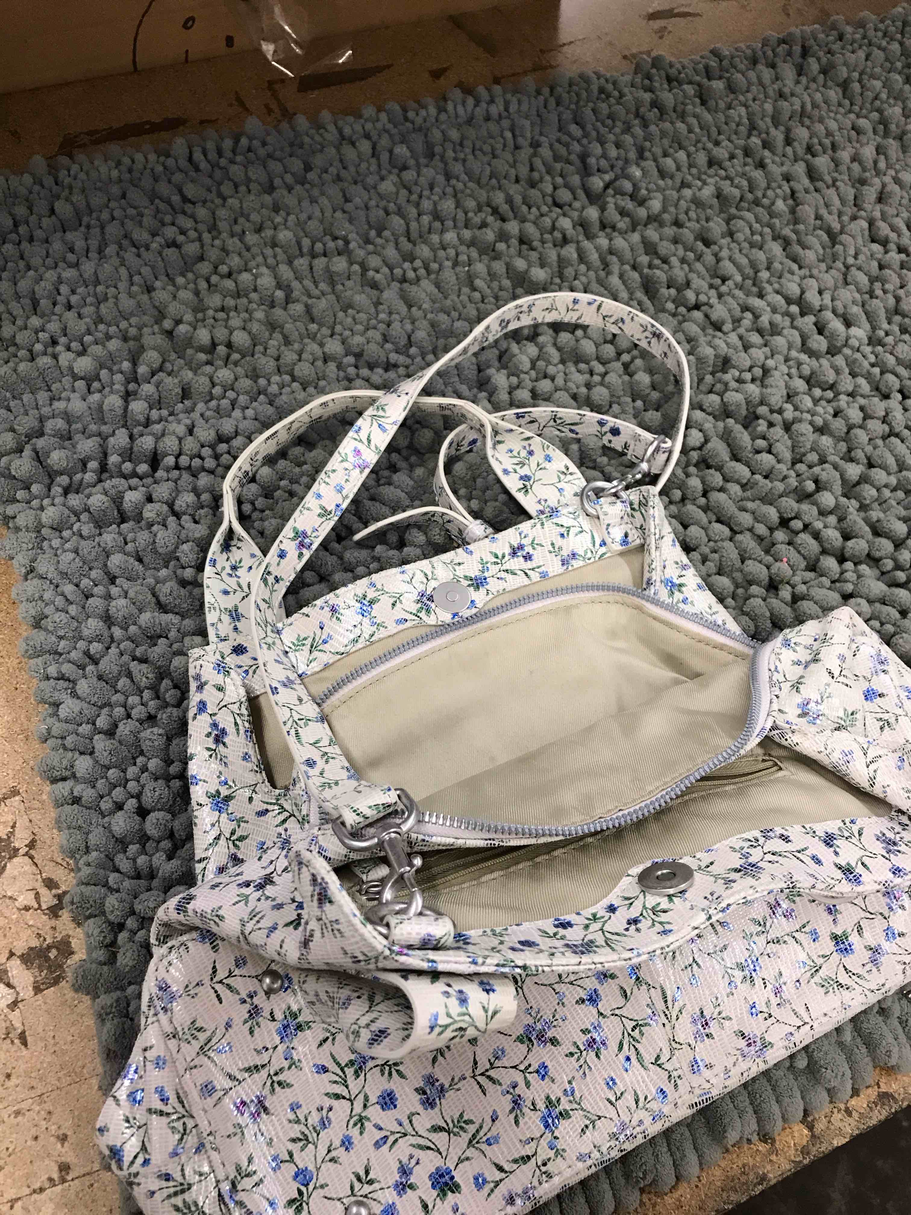 Condition photo showing New/Like New for flower designed purse
