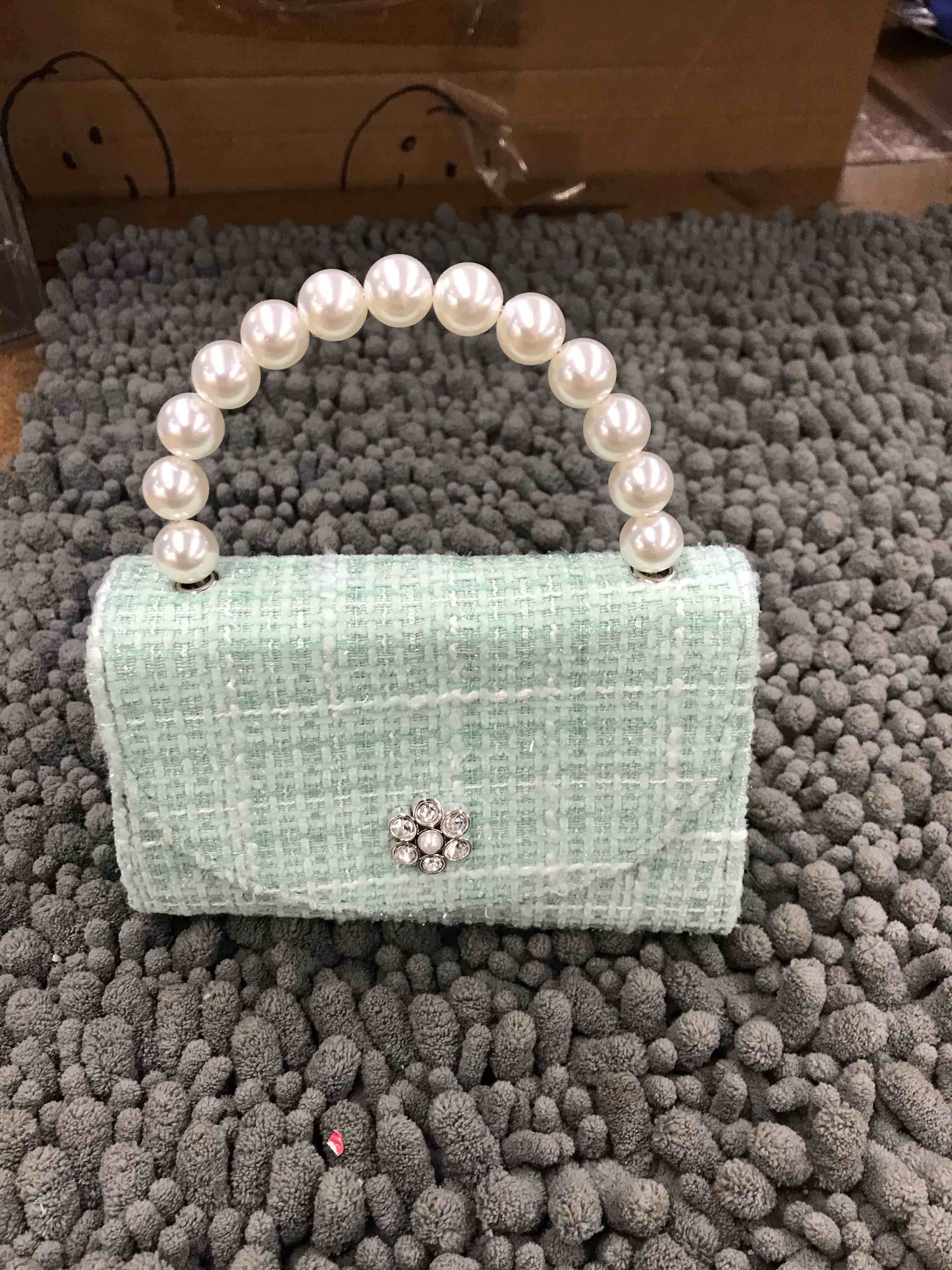 green purse 