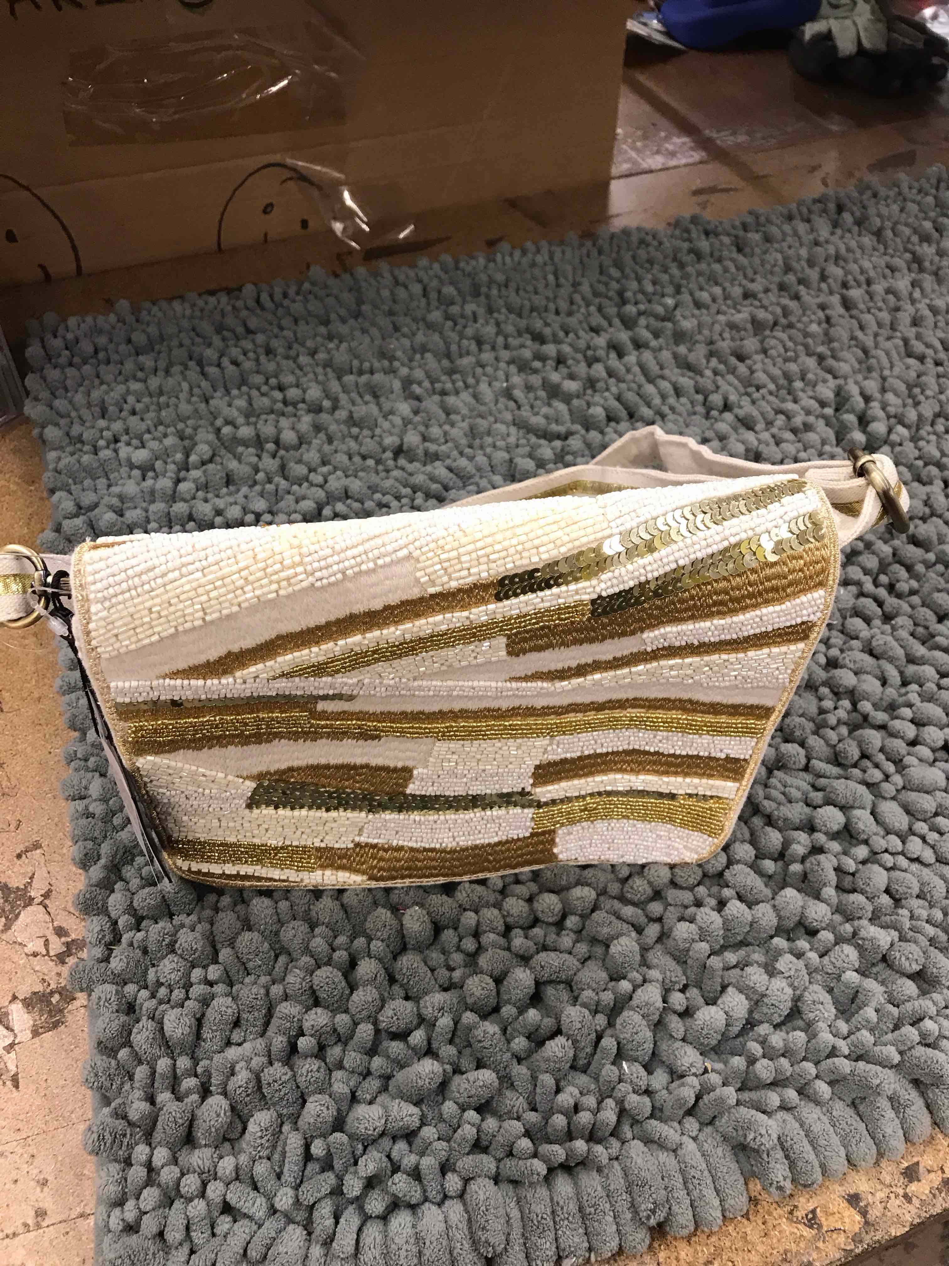 Condition photo showing New/Like New for america & beyond purse