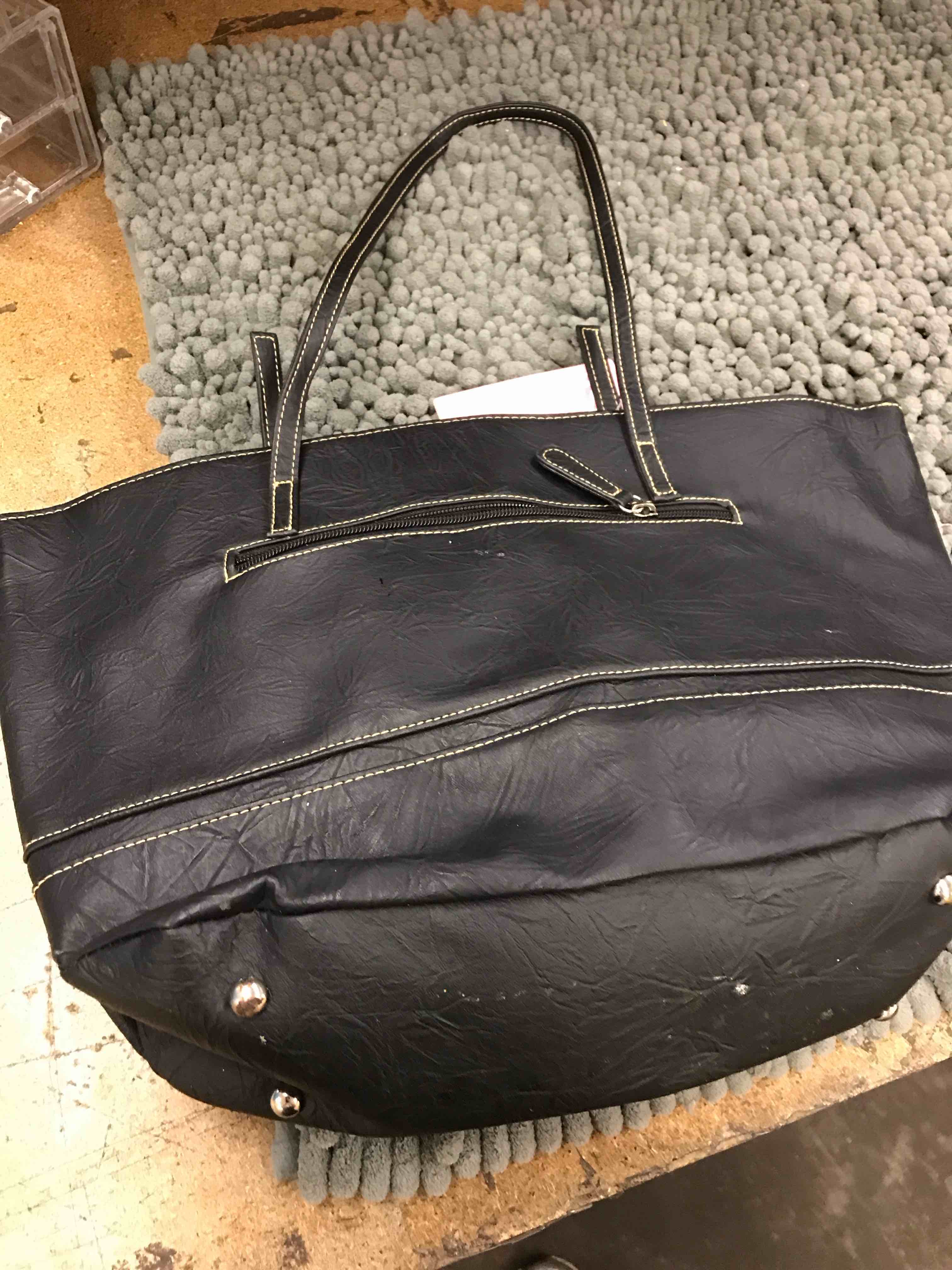 Condition photo showing New/Like New for stone mountain usa bounded leather bag