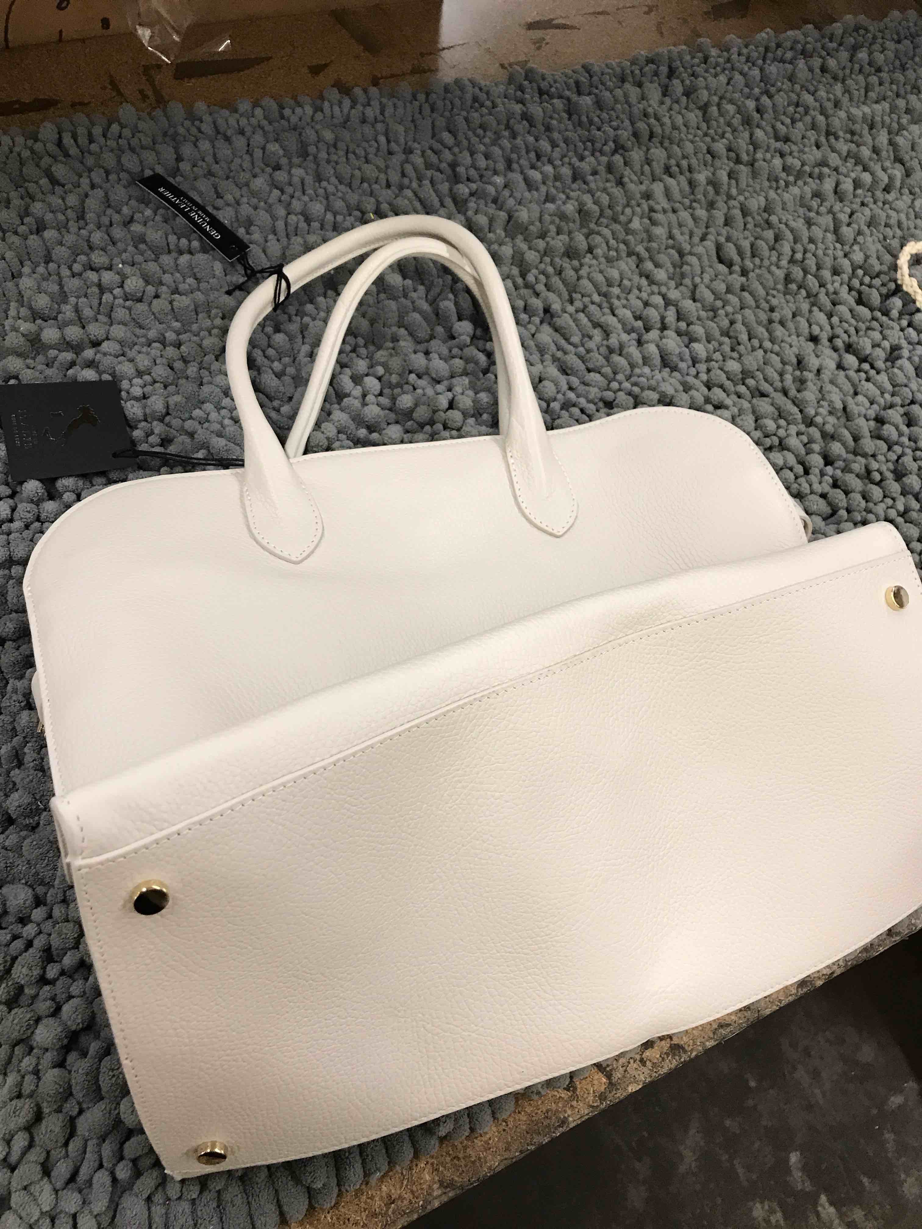 Condition photo showing New/Like New for claudia firenze purse