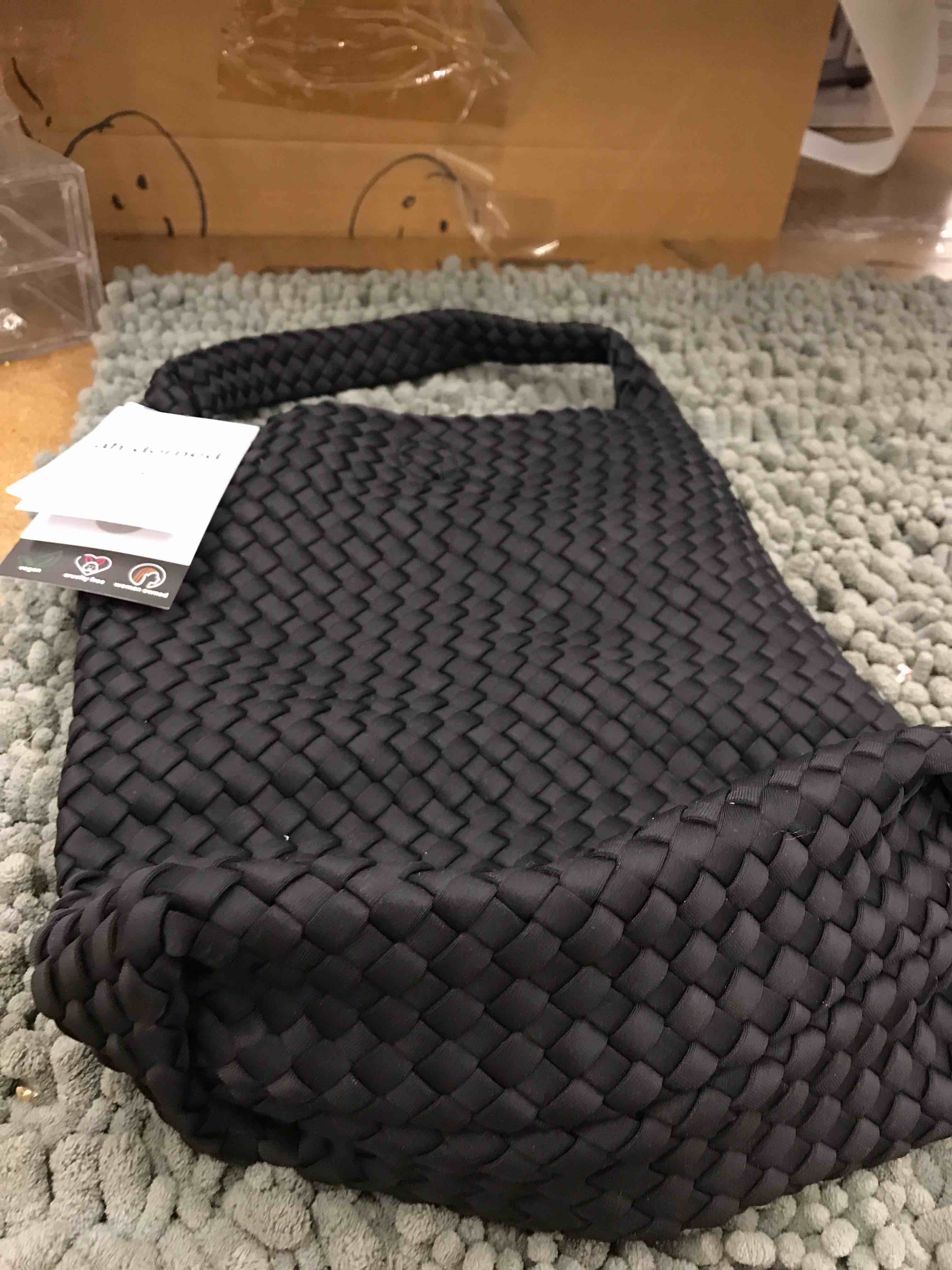 Condition photo showing New/Like New for ah-dorned ny bag
