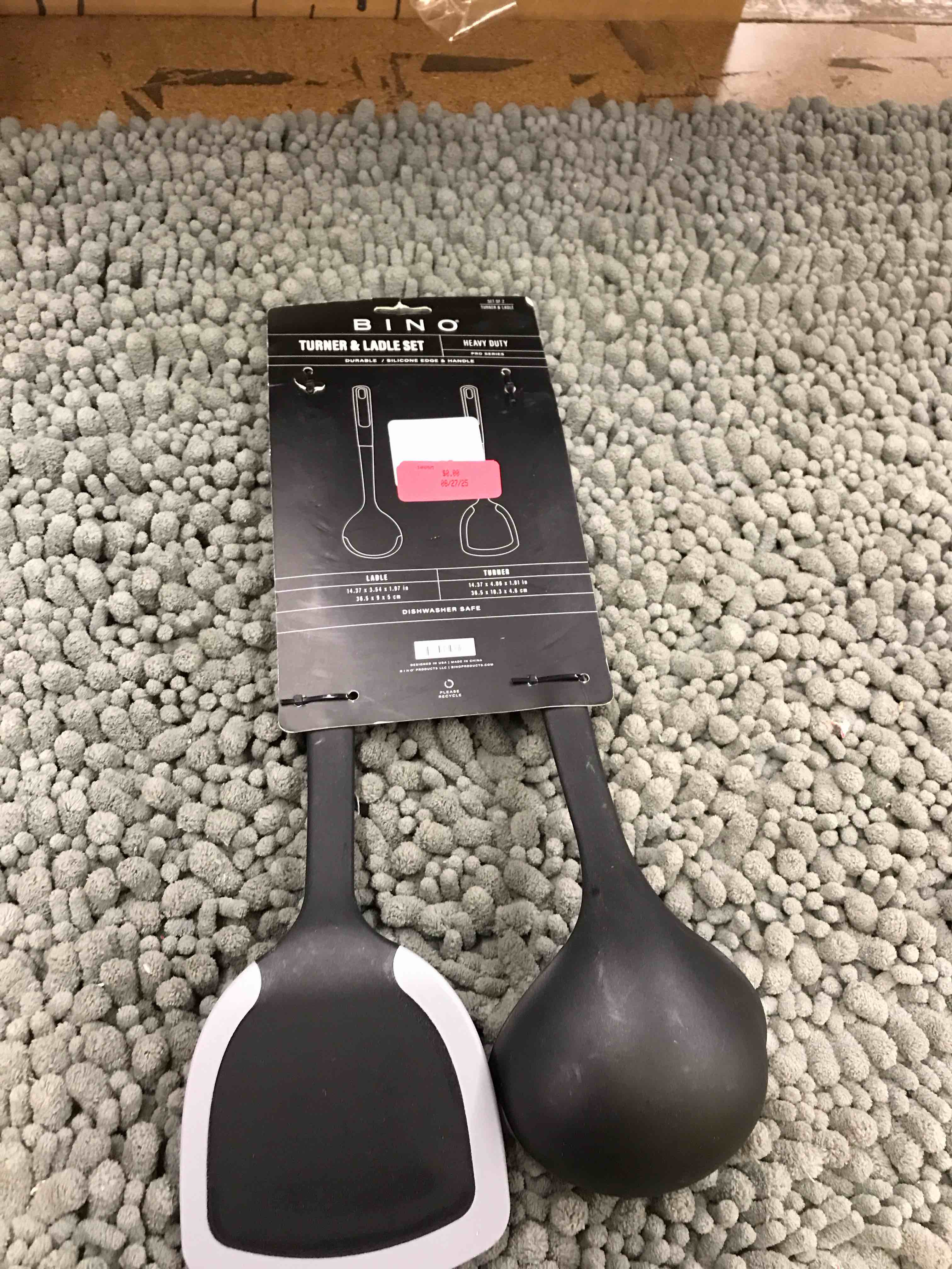 Condition photo showing New/Like New for turner & ladle set
