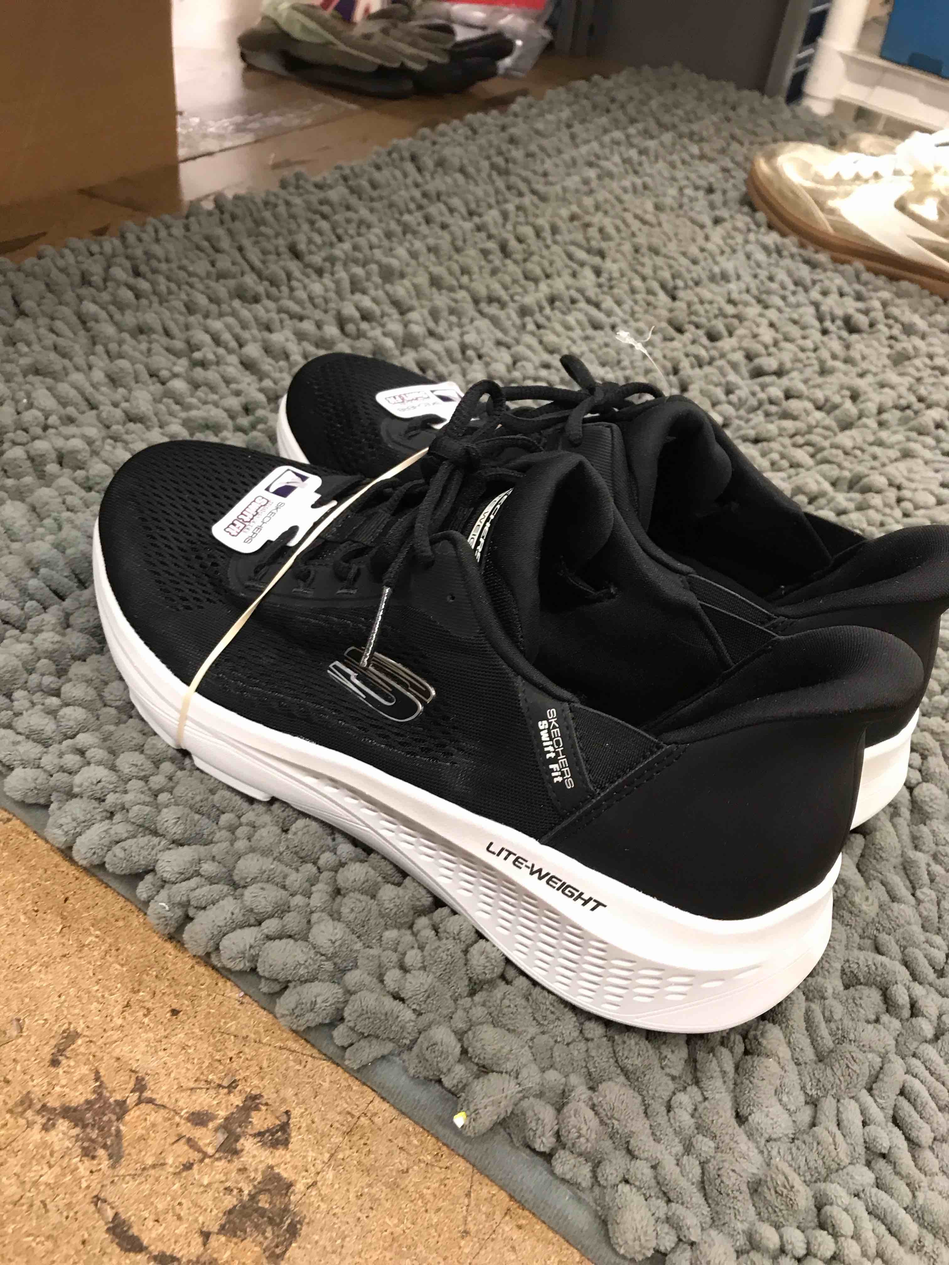 Condition photo showing New/Like New for sketchers swift fit