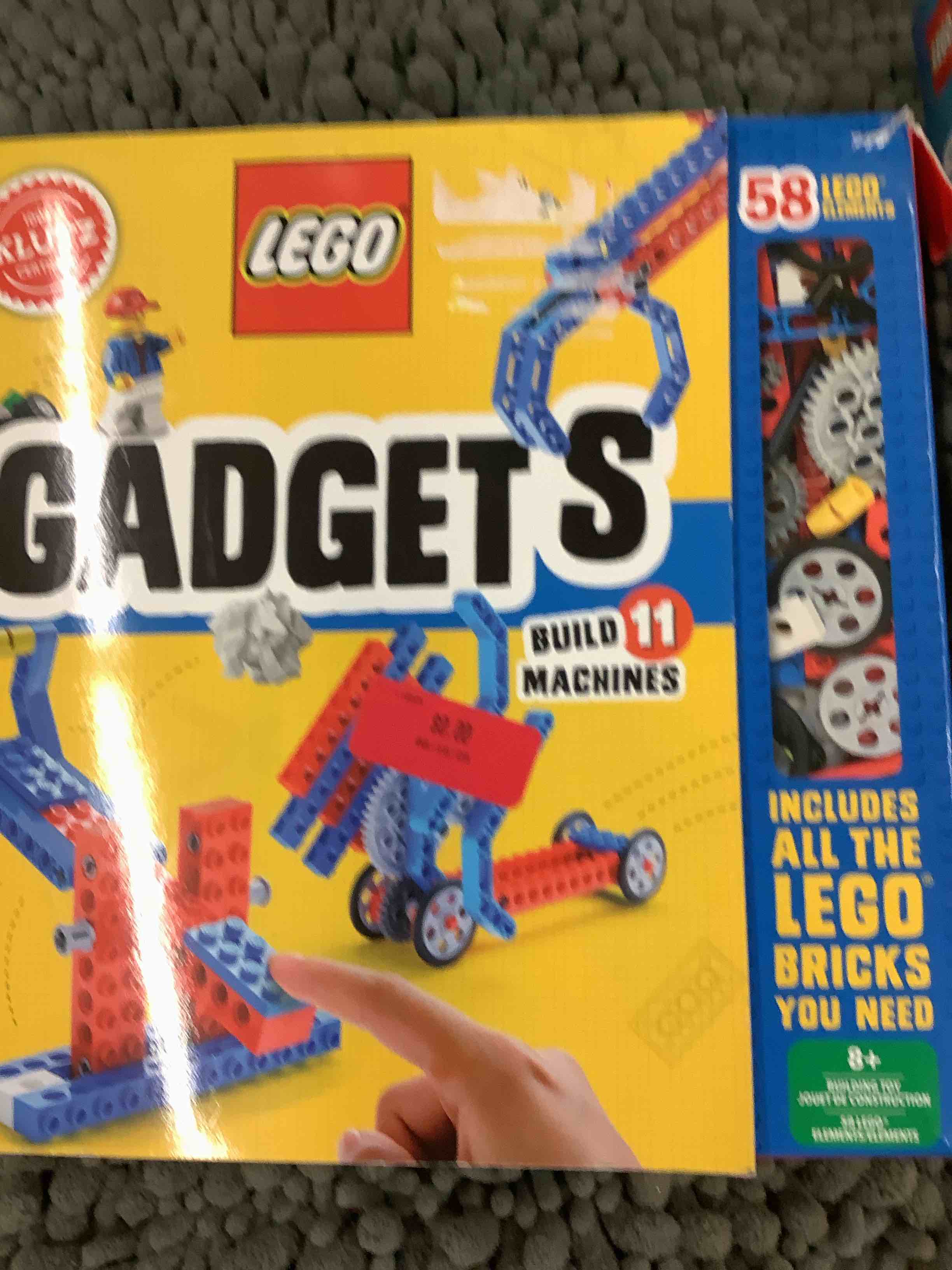 Condition photo showing Good Condition for klutz lego gear bots kit