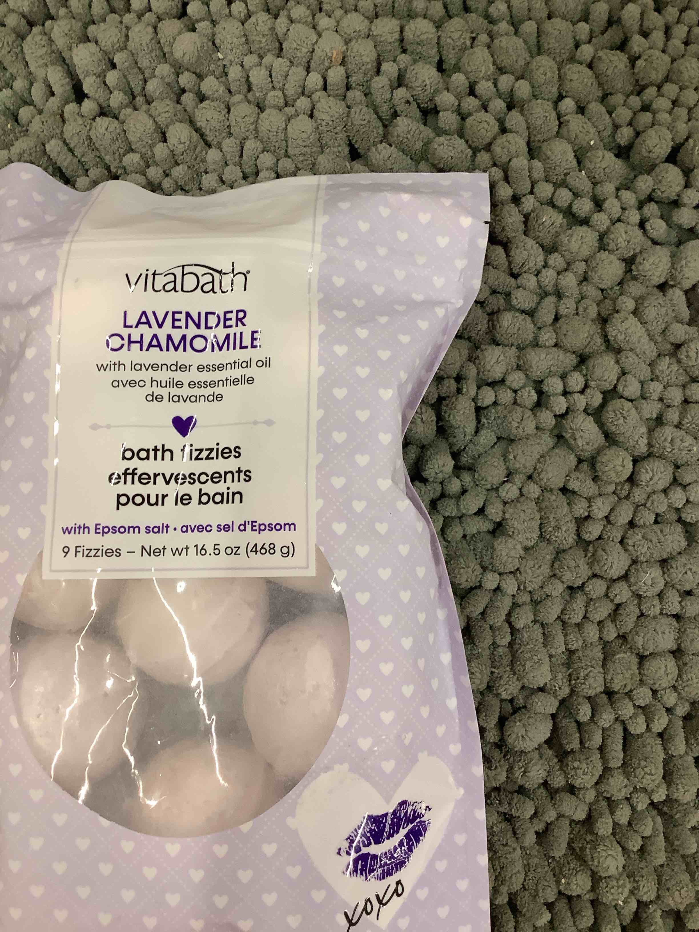 Condition photo showing Good Condition for bath bombs 