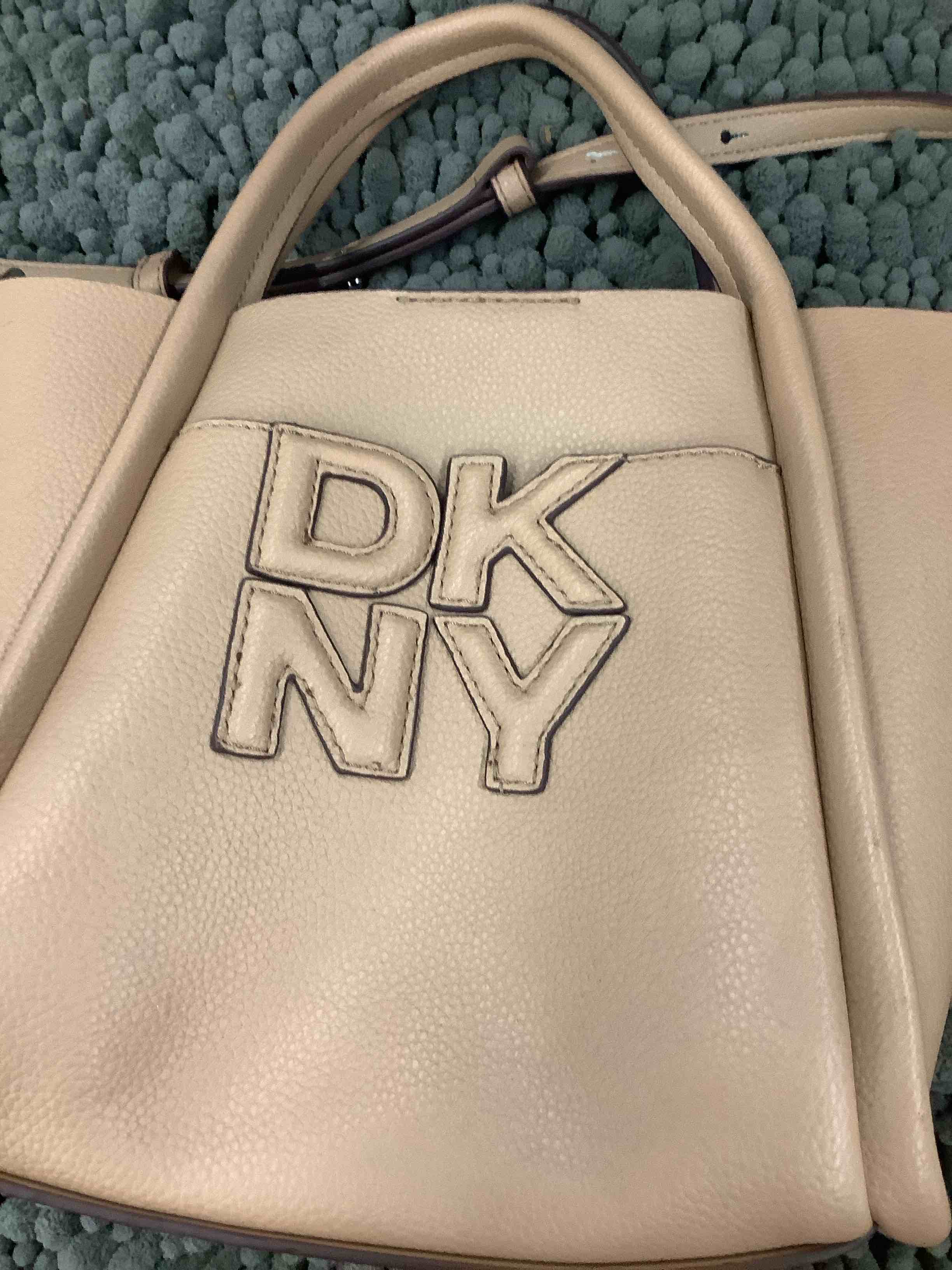 Condition photo showing Good Condition for purse