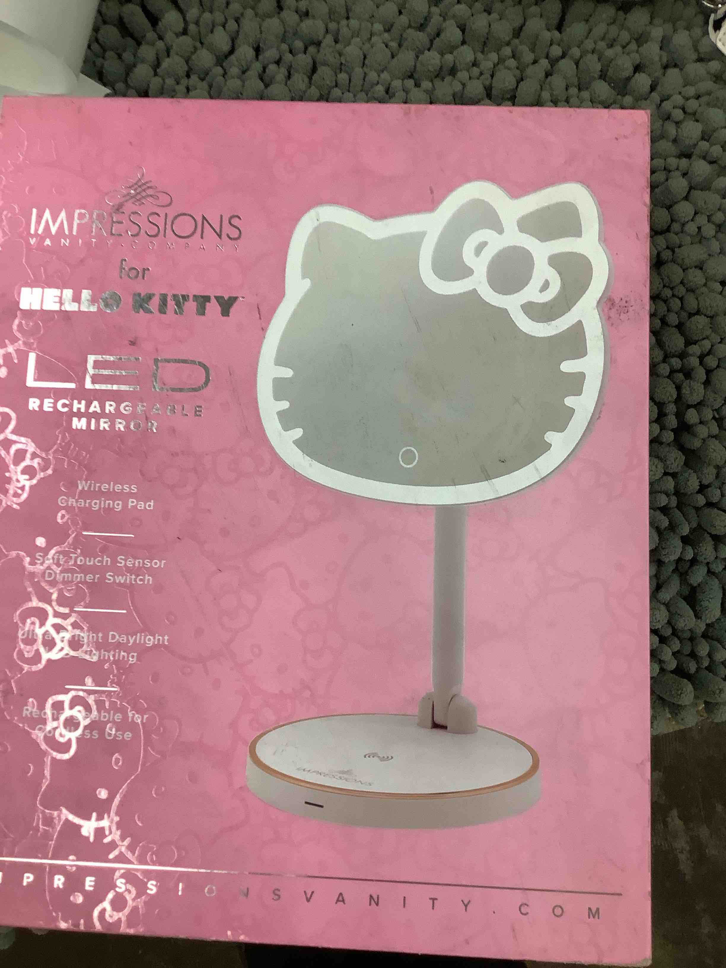 Condition photo showing Good Condition for hello kitty mirror 