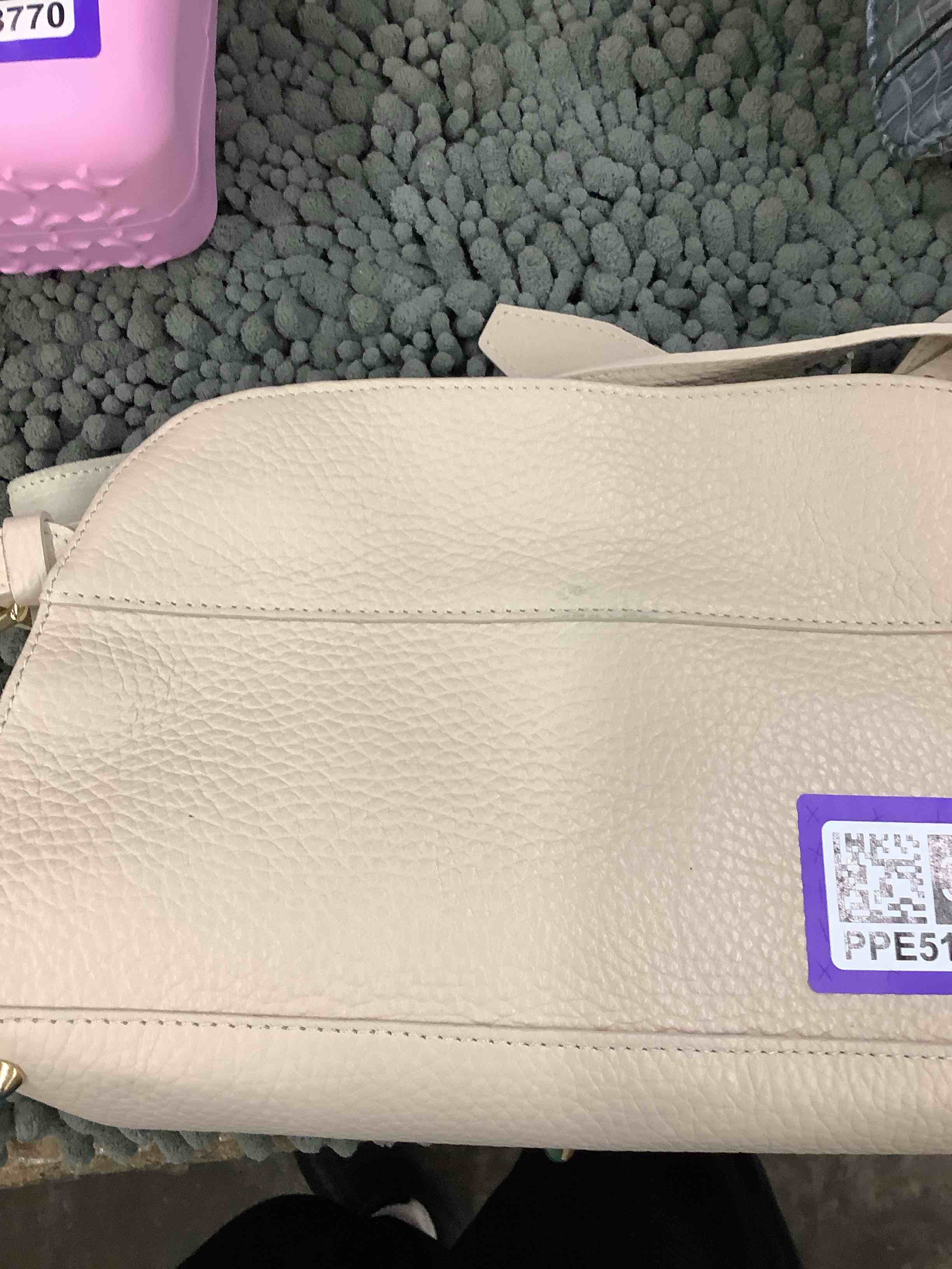 Condition photo showing Good Condition for anna paola purse 