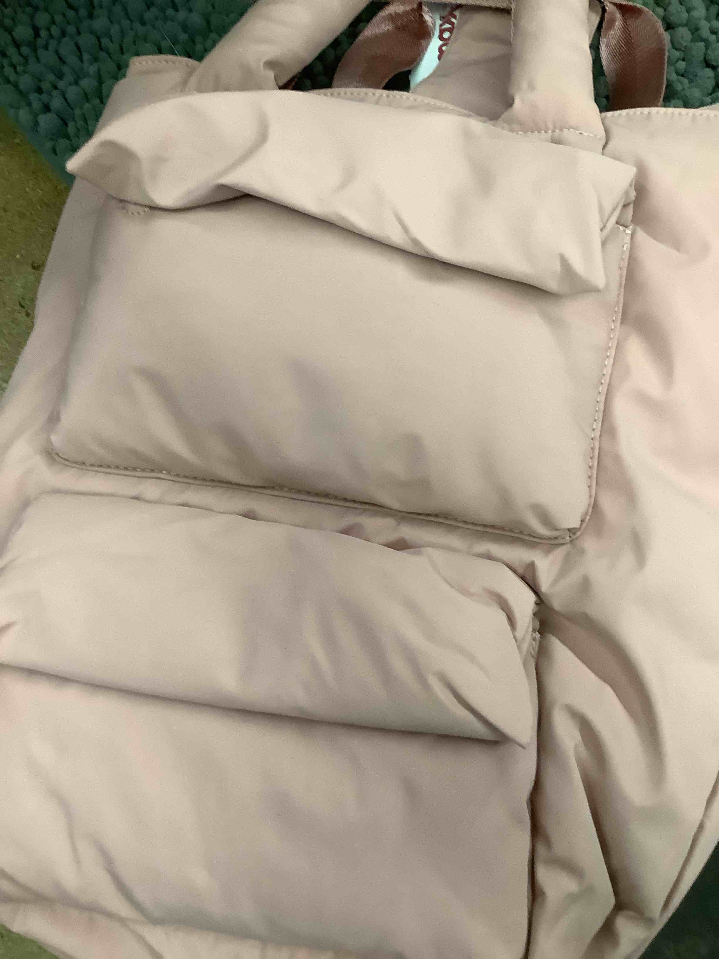 Condition photo showing Good Condition for light weight bag 