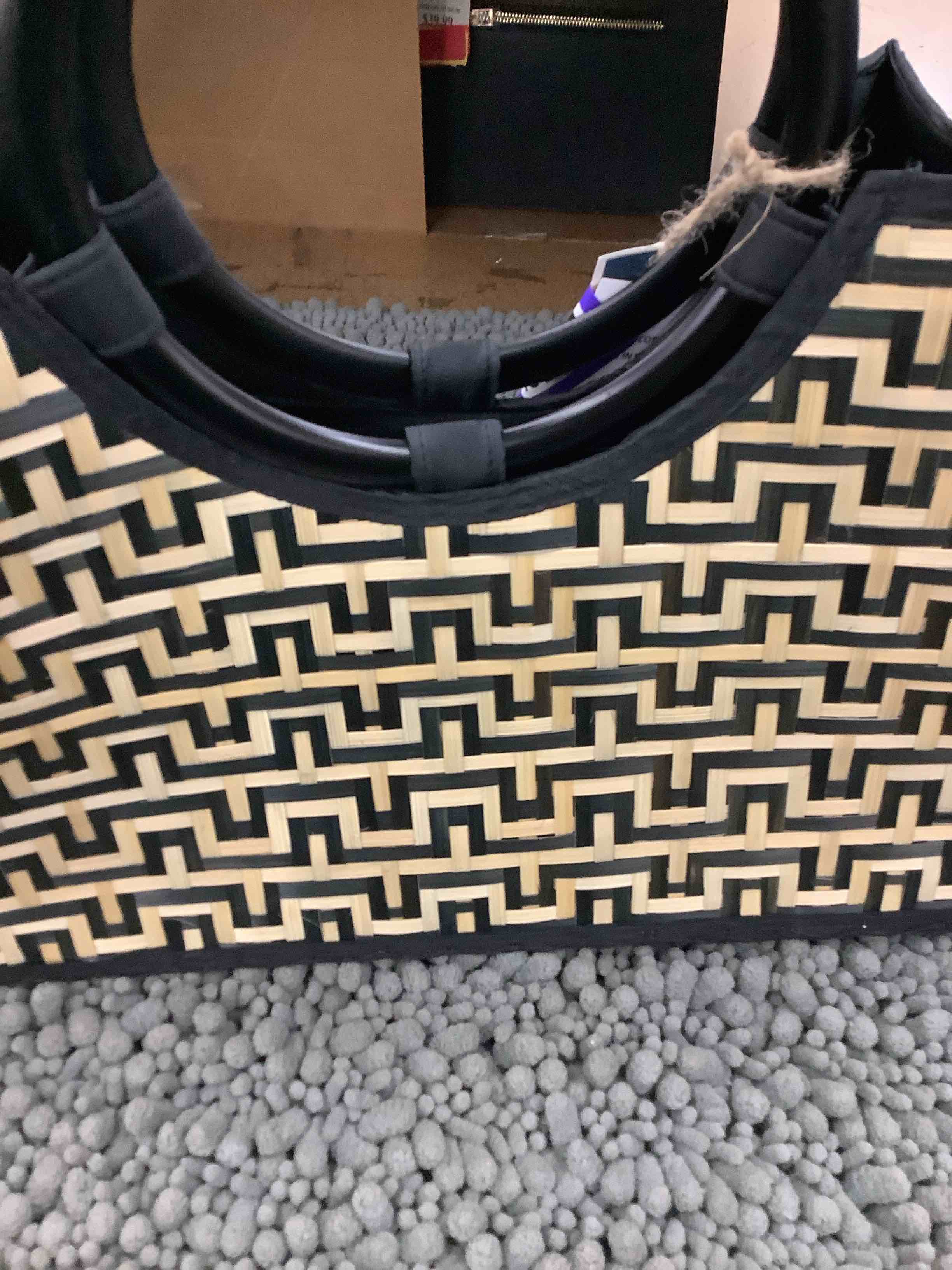 Condition photo showing Good Condition for handcrafted purse 