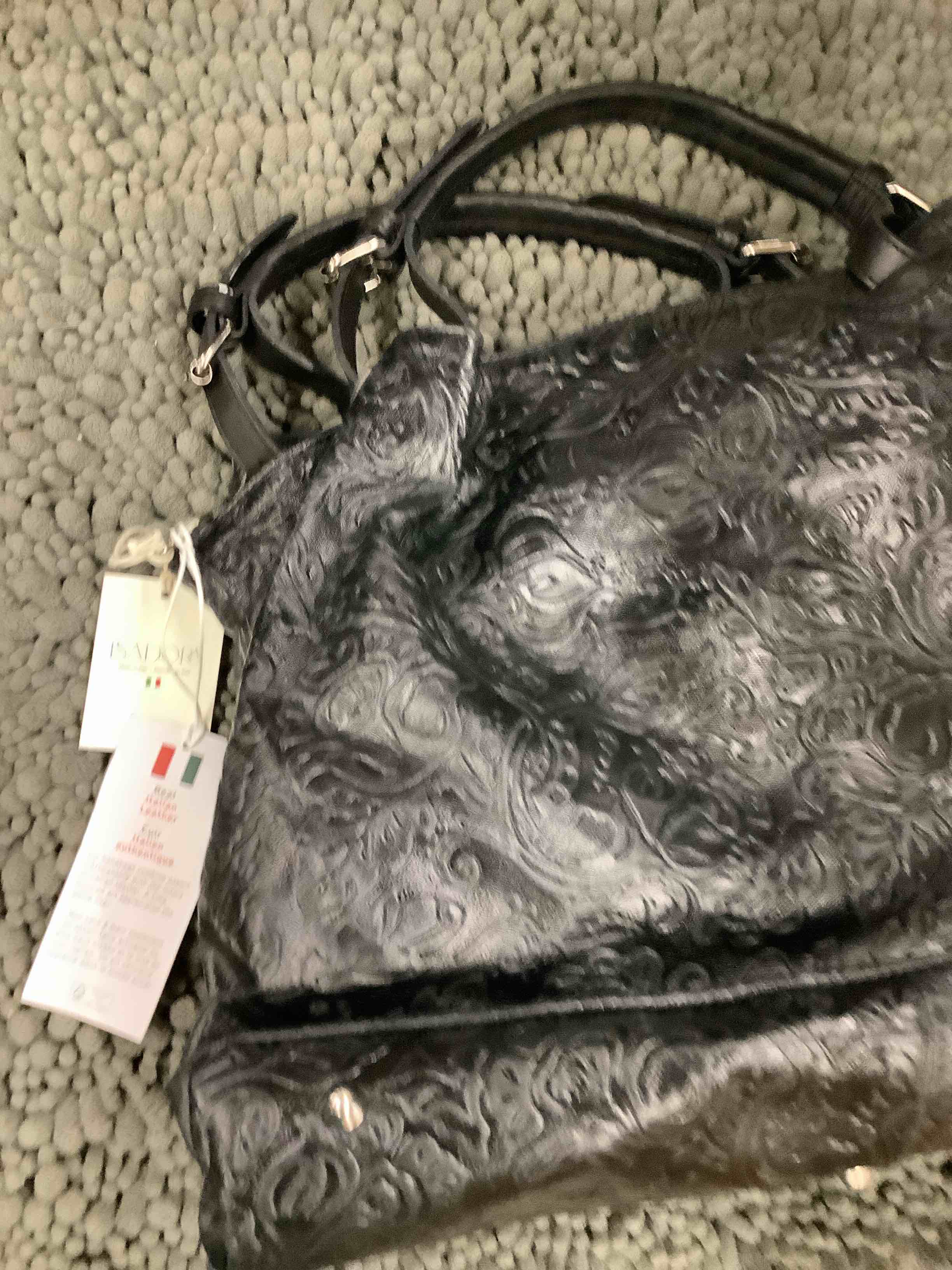 Condition photo showing Good Condition for isadorab purse