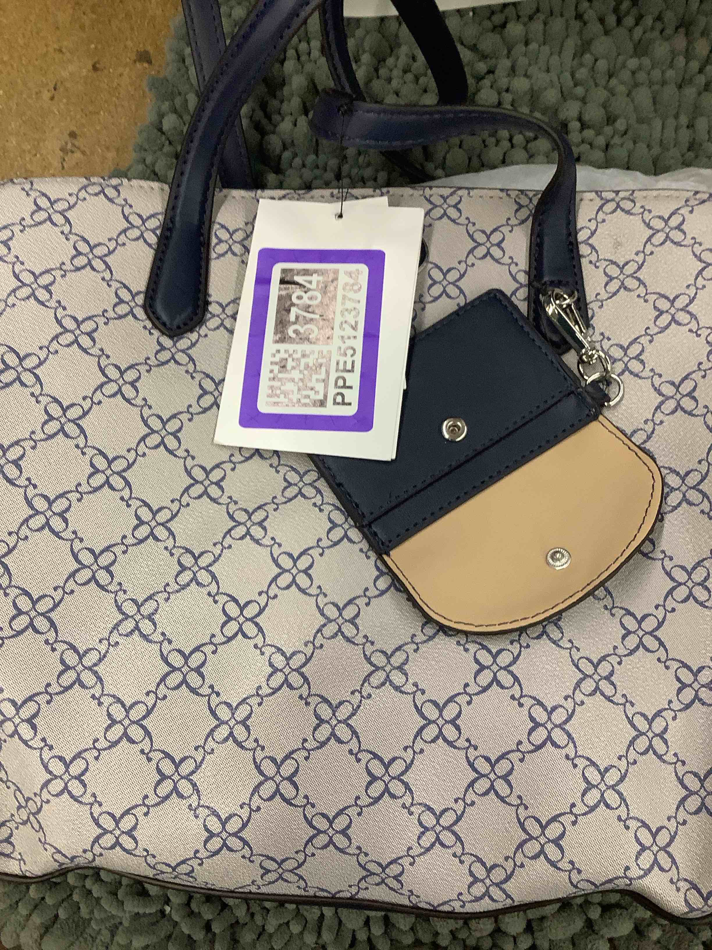 Condition photo showing Good Condition for nine west purse