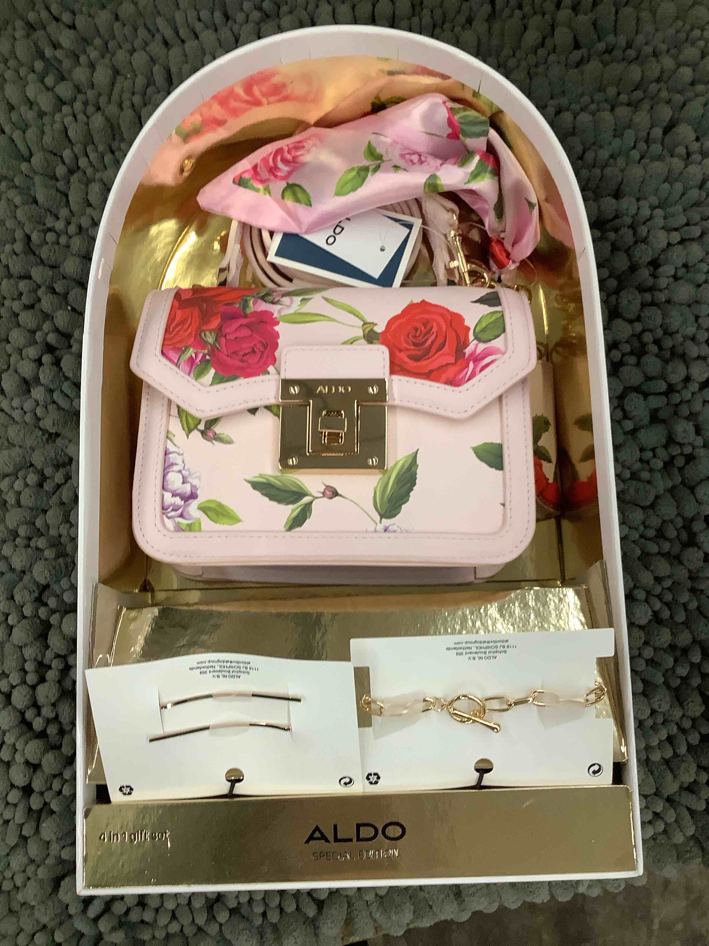 Condition photo showing Good Condition for aldo purse set 