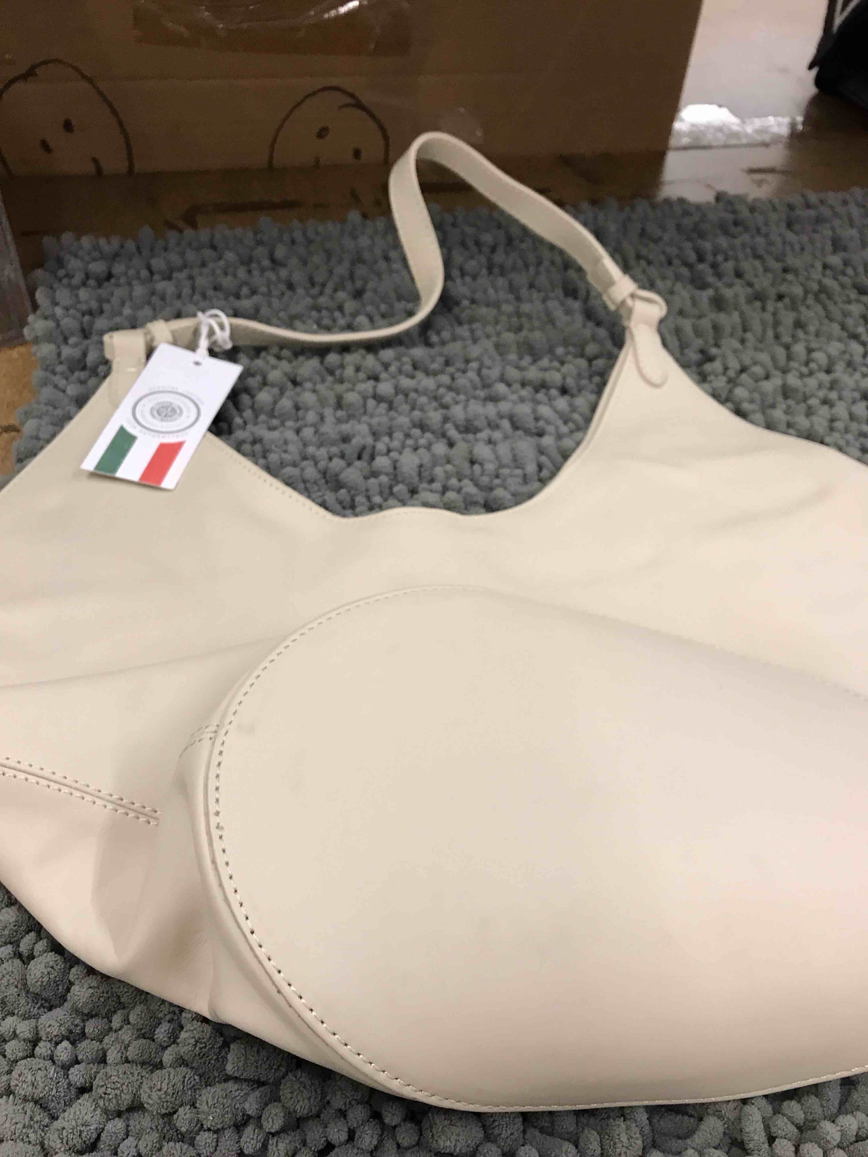 Condition photo showing New/Like New for genuine leather cuia authentique bag