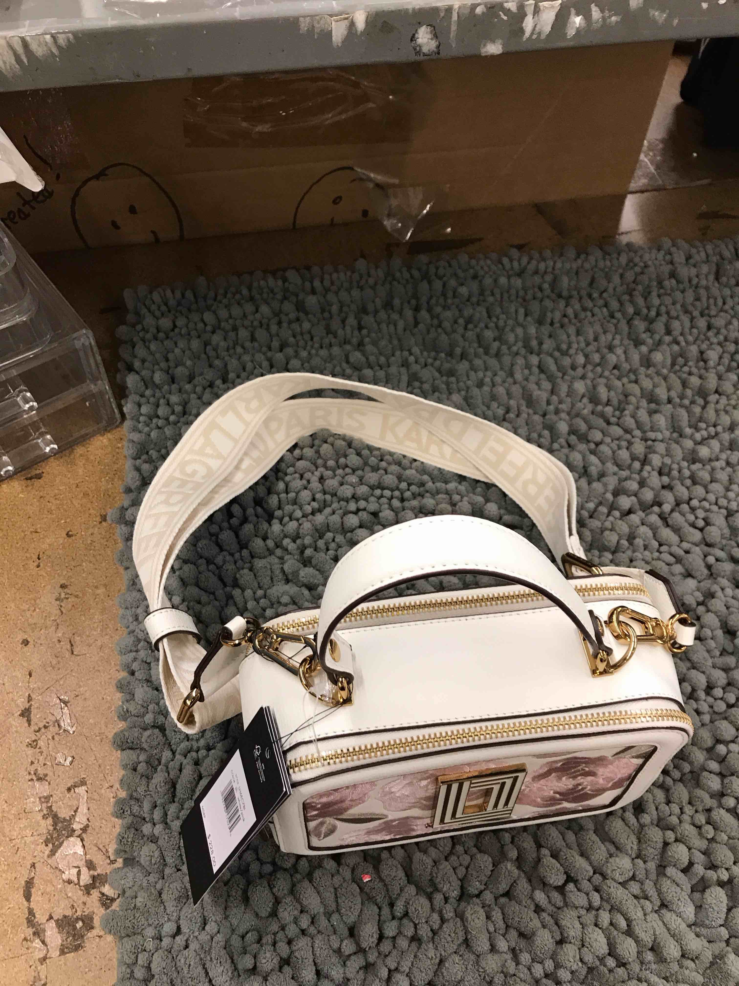 Condition photo showing New/Like New for karl lagerfeld purse