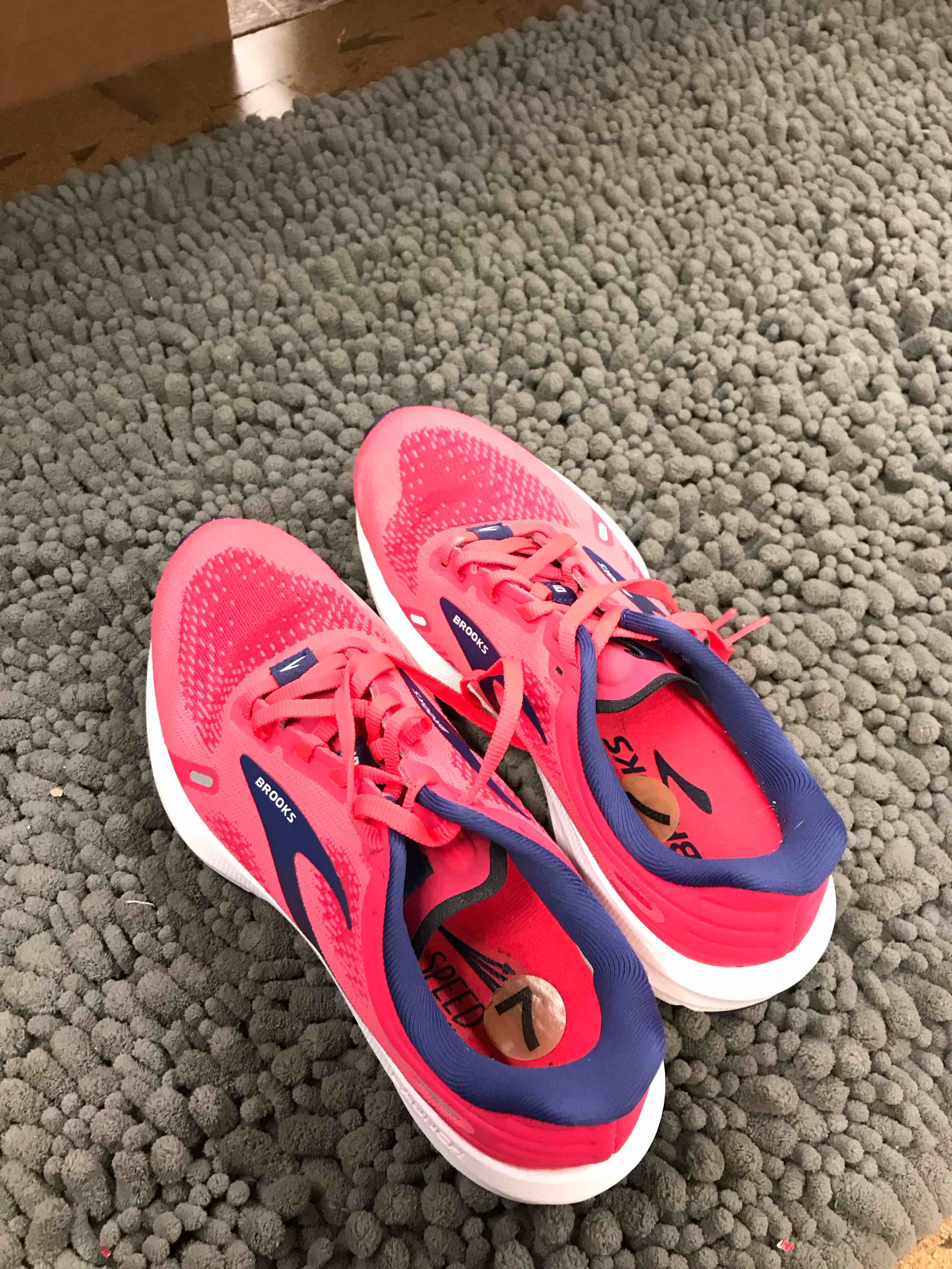 Condition photo showing New/Like New for brooks shoes